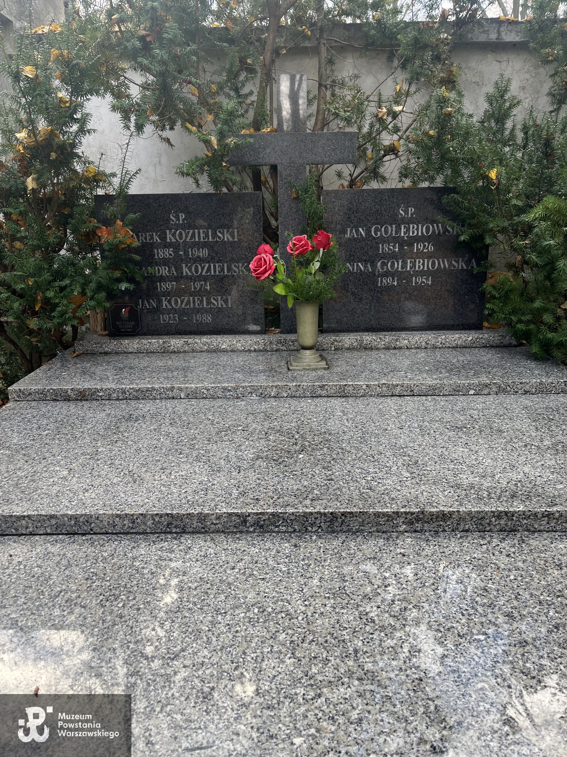 Grób rodzinny w Płocku  na Cmentarzu Rzymskokatolickim Parafii św. Bartłomieja Apostoła. Fot. udostępniła p. Maja Żółtowska, archiwum rodzinne