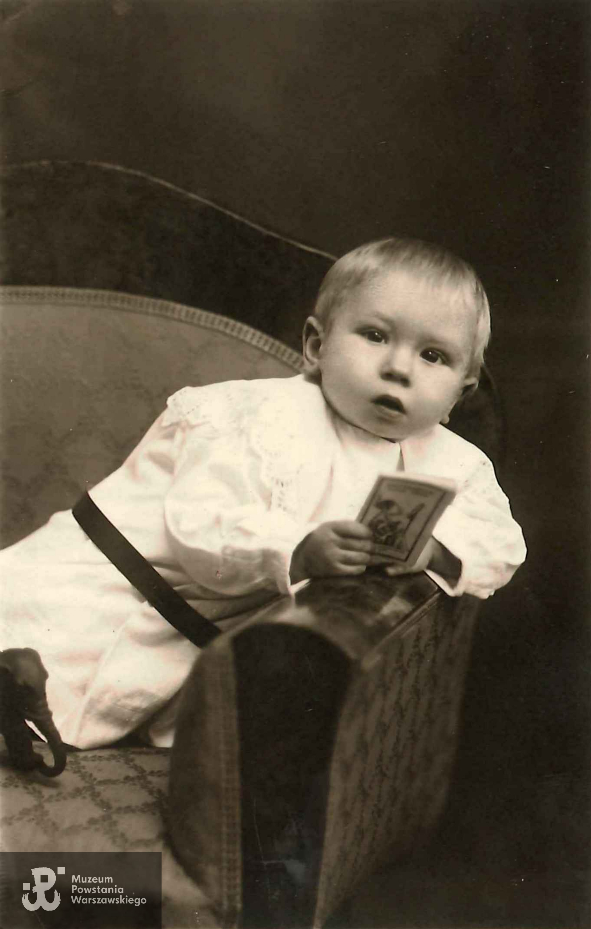 Henryk Huńko jako dziecko, lata 20-te XX w.   Fot. ze zbiorów rodzinnych, skan udostępniła p. Elżbieta Janik