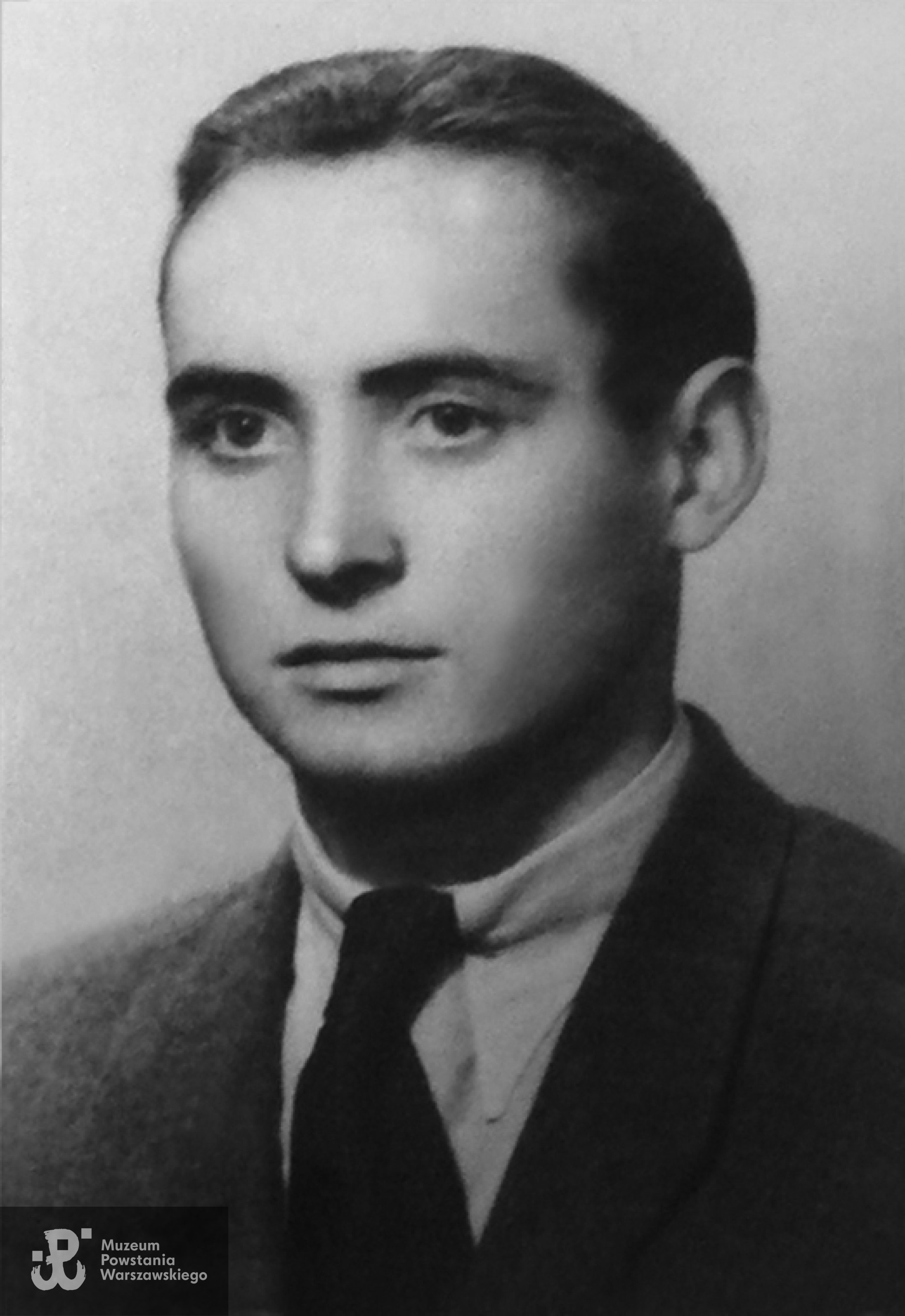 Jerzy Chachaj. Fotografia dołączona do Ankiety Uczestnika Powstania Warszawskiego (skan z fotografii) - materiały do Słownika Biograficznego Uczestników Powstania Warszawskiego. 