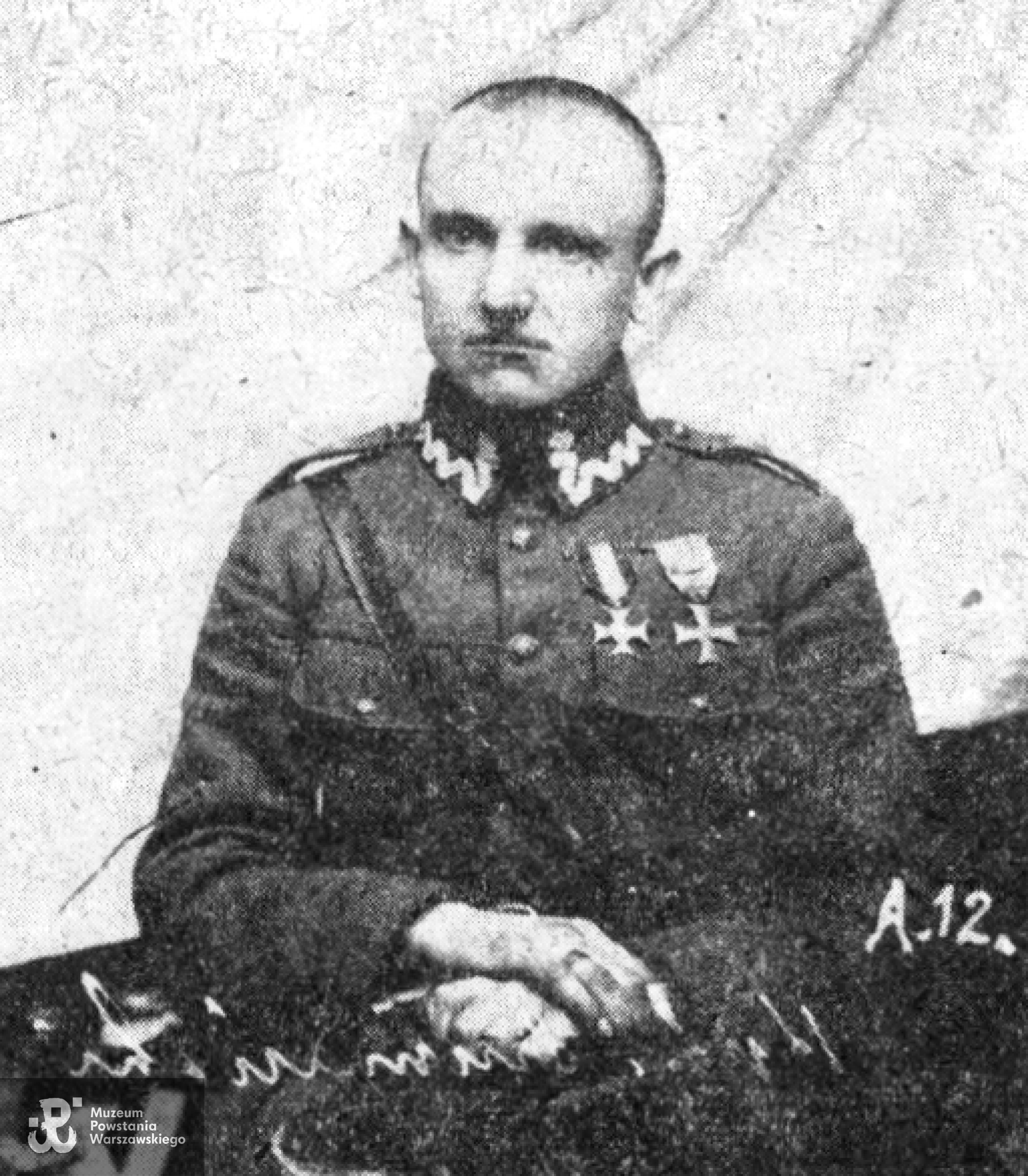 Kpt. Mieczysław Szumański, późniejszy szef Służby Geograficznej KG AK "Schronisko", na zdjęciu w roku 1924. Fot. Wikipedia - domena publiczna