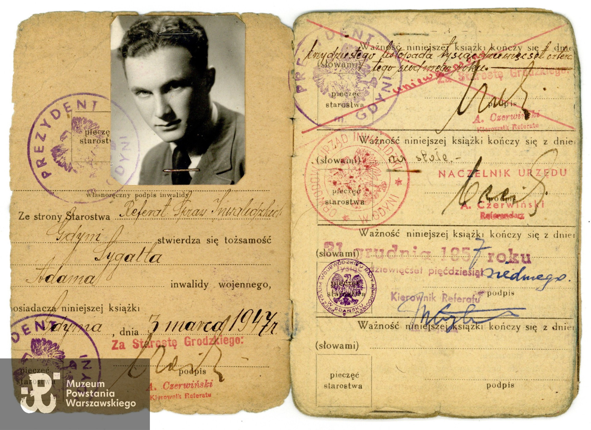 Ze zbiorów Muzeum Powstania Warszawskiego, sygn. P/9897, dar p. Ewy Sygalt-Synowieckiej i p. Mariusza Synowieckiego