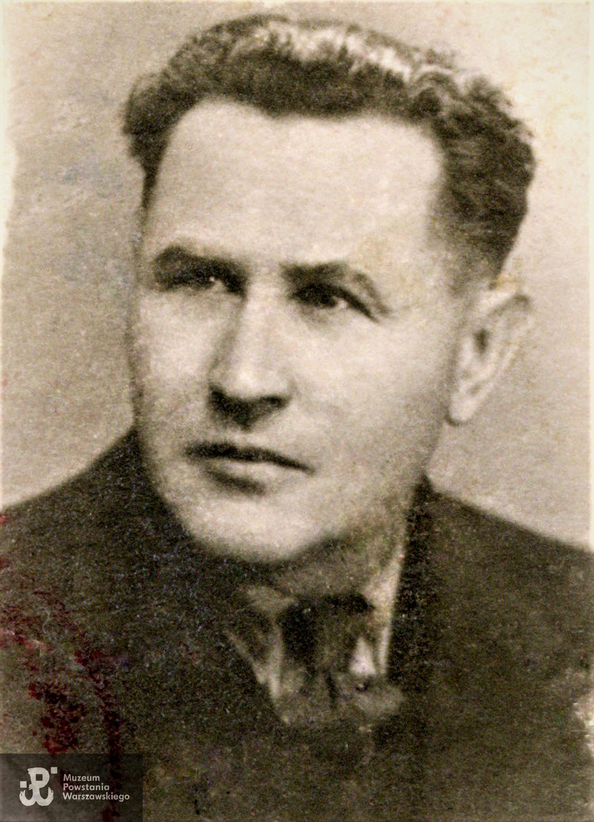 Michał  Karol Gaweł, po zmianie nazwiska Michał Karol Gawerski ps. Nów. Fotografia portretowa. Archiwum rodzinne p. Adriana Gawerskiego, syna Powstańca