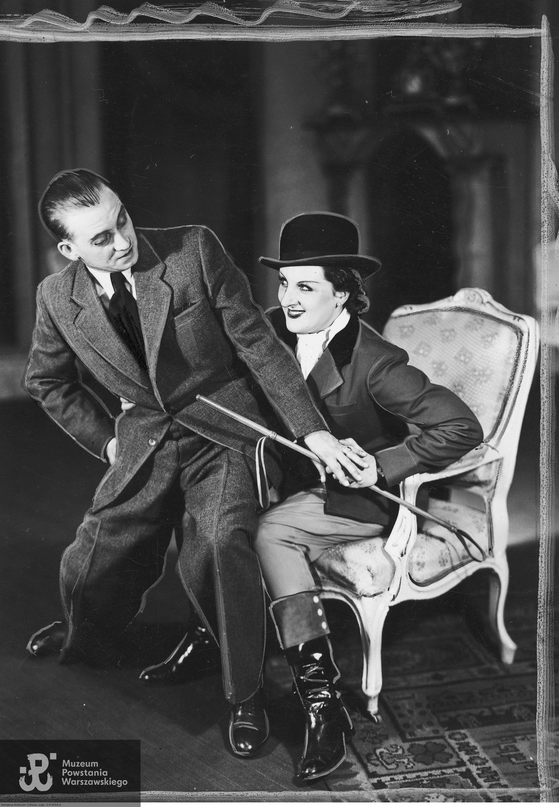  1938 rok  - przedstawienie "Krawiec w zamku" w Teatrze im. Stanisława Wyspiańskiego w Katowicach, na zdjęciu Jerzy Tatarkiewicz i Wanda Stanisławska w jednej ze scen. Fot. NAC, zespół: Koncern Ilustrowany Kurier Codzienny - Archiwum Ilustracji, sygnatura: 1-K-9713-1