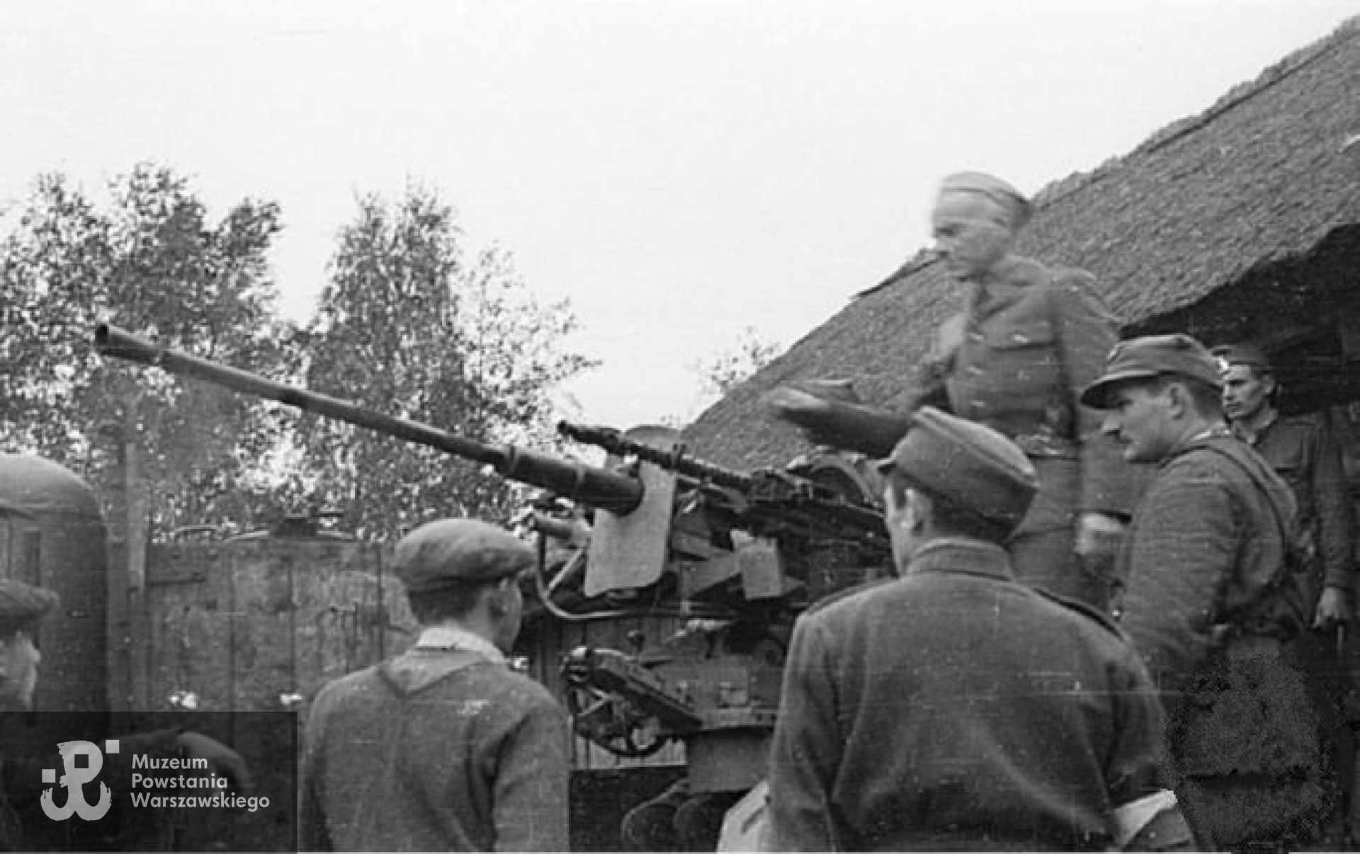 Mjr Alfons Kotowski ps. "Okoń" przemawia do żołnierzy zgrupowania "Kampinos" przed wymarszem do lasów świętokrzyskich.