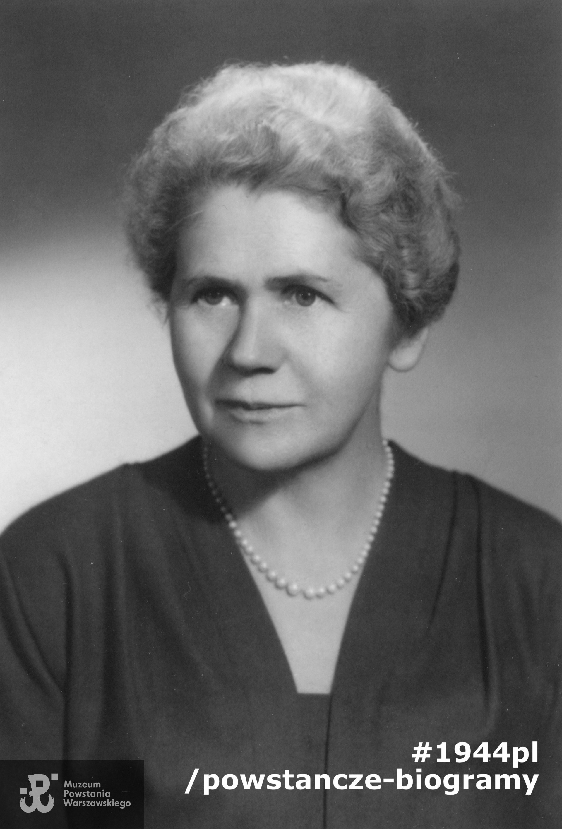 Dr Alina Morawska z domu Malinowska (1911-1996). Fotografia portretowa z lat 60-tych XX w. Ze zbiorów rodzinnych córki, p. Barbary Morawskiej - Nowak, odbitka przekazana obecnie do zbiorów Muzeum Powstania Warszawskiego.