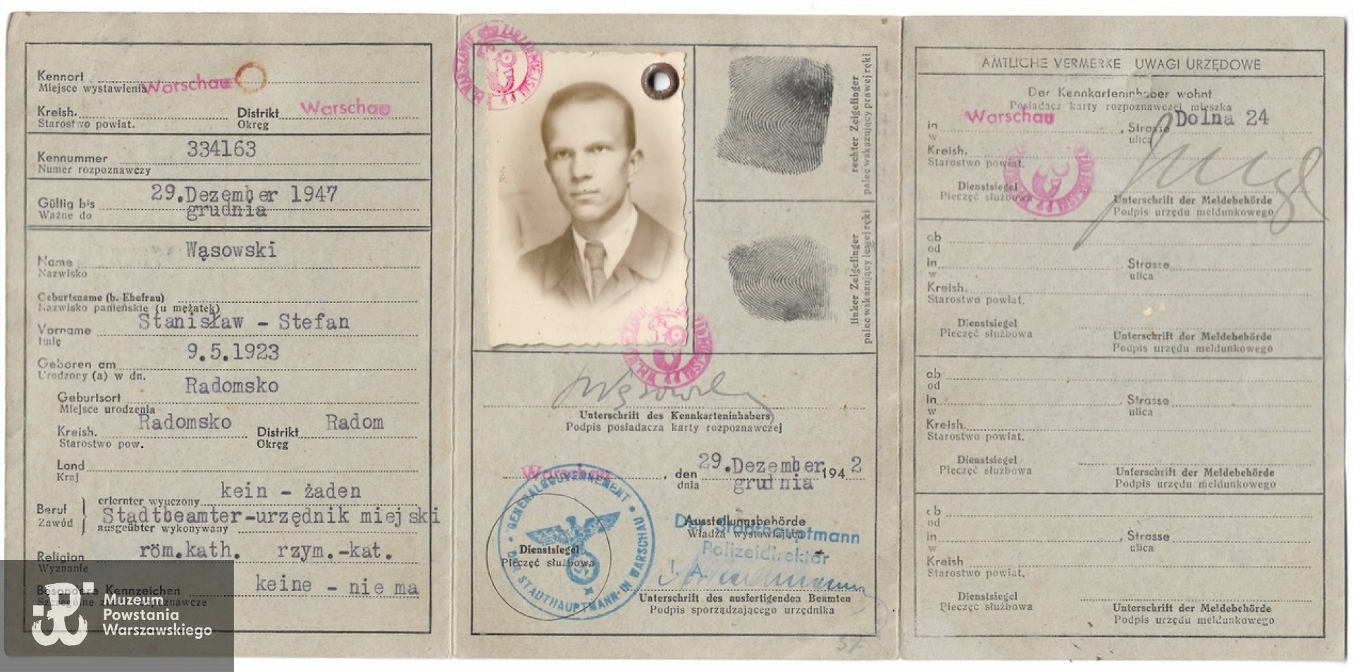 Należąca do Stanisława Szabłowskiego vel Wąsowskiego kenkarta (niem. Kennkarte, karta rozpoznawcza), dokument tożsamości wydawany przez okupacyjne władze niemieckie