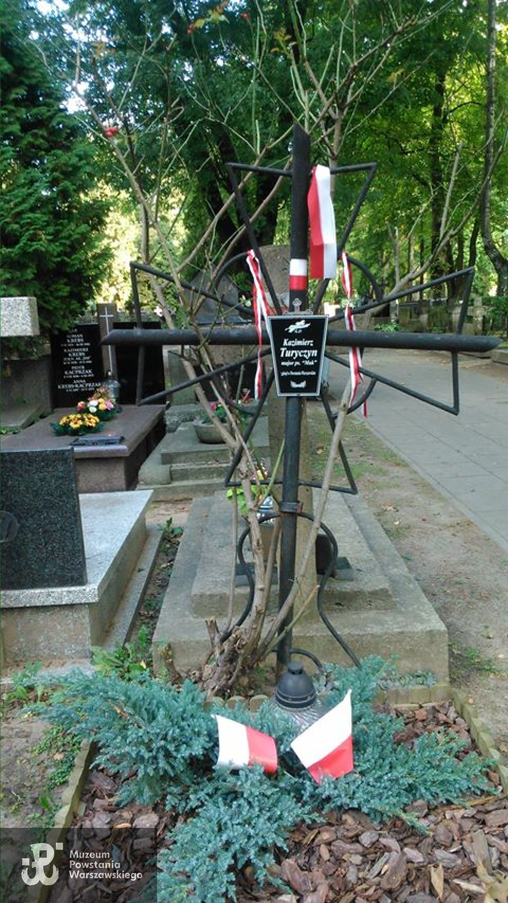 Mogiła rtm. Kazimierza Turyczyna na Powązkach Wojskowych w Warszawie. Fot. wykonała  p. Beata Trzcińska