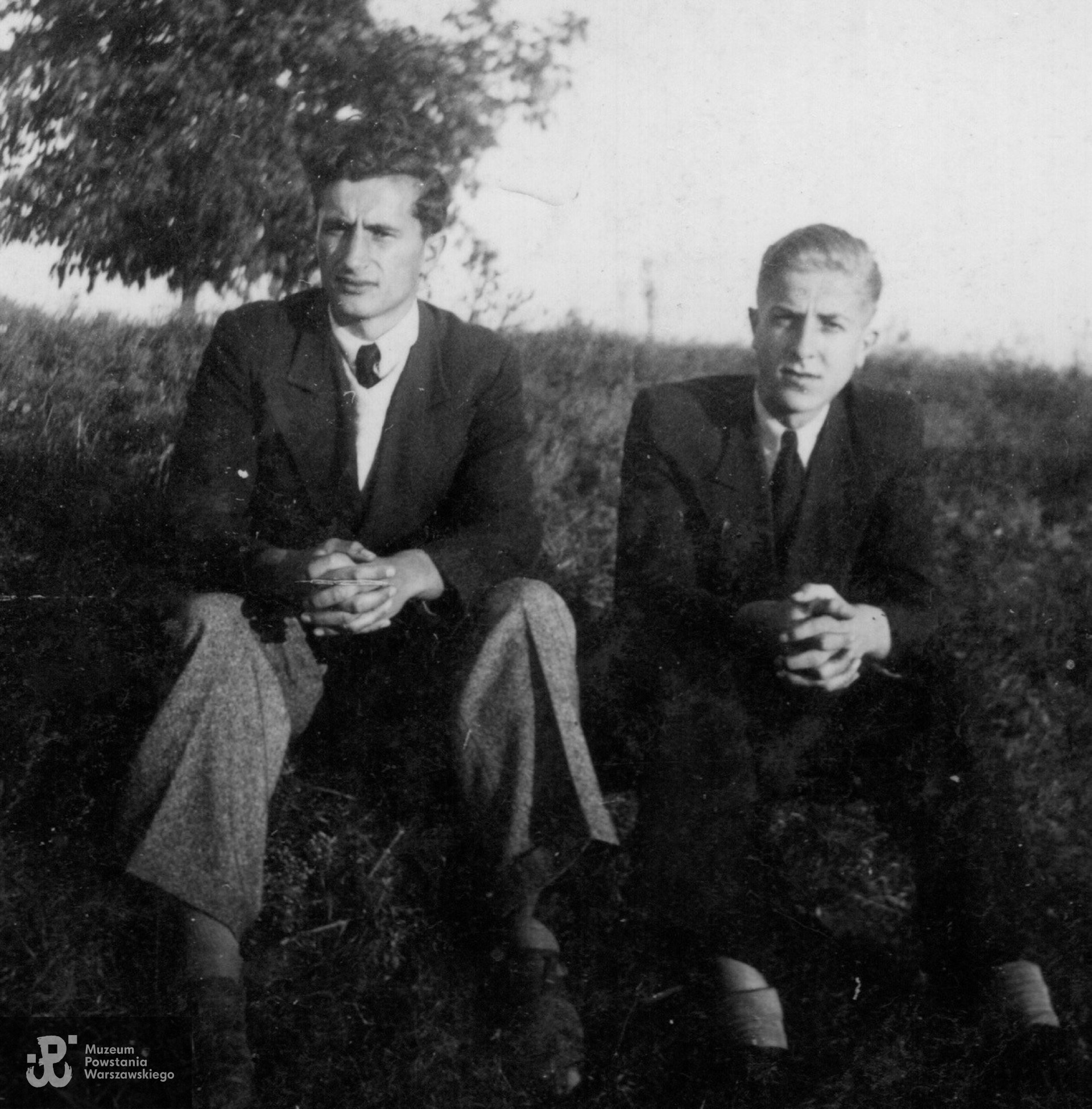 Zygmunt Kafarowski (z prawej) z  przyjacielem Ryszardem Dolewskim "Czarnym" (na zdjęciu z lewej strony). Fot. ze zbiorów rodzinnych dr  Joanny Kafarowski