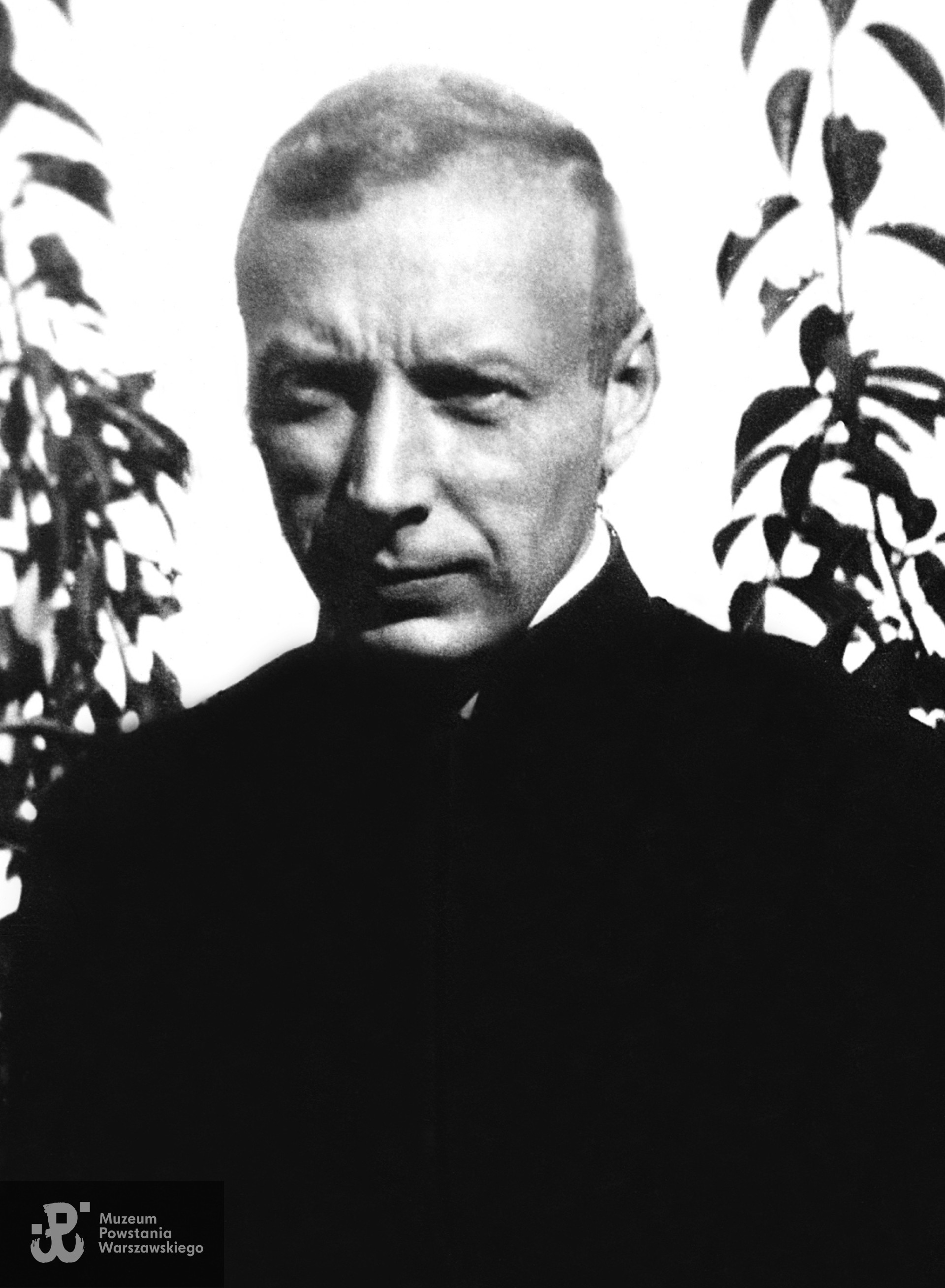 Fot. ze zbiorów Muzeum Powstania Warszawskiego - Alejami z paradą...