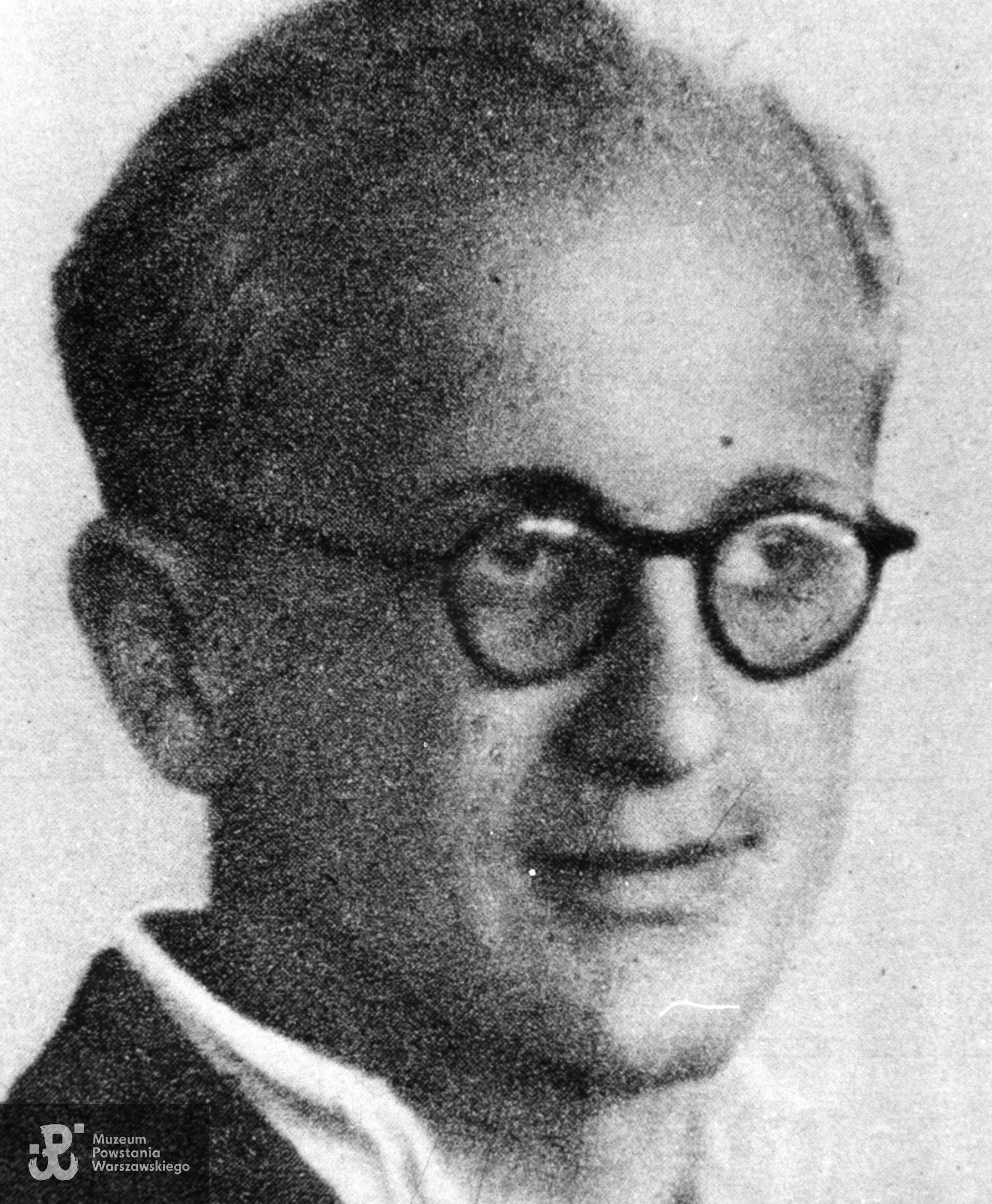 Wojciech Świątkowski "Korczak". Fotografia portretowa ze zbiorów Muzeum Powstania Warszawskiego, sygn. MPW-IK/1012