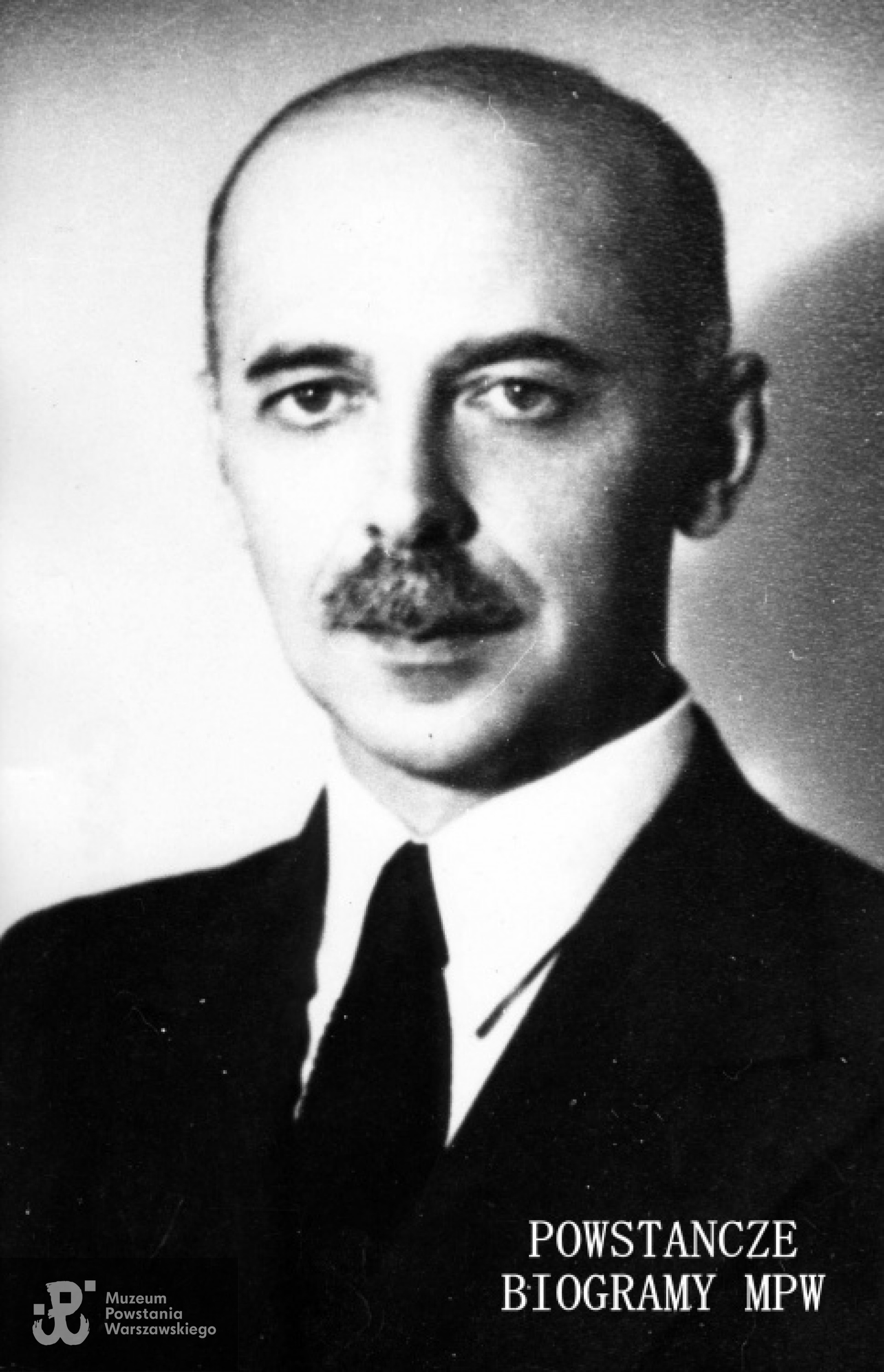 Gen. Tadeusz "Bór" Komorowski (1895-1966). Fotografia portretowa ze zbiorów Muzeum Powstania Warszawskiego, sygn. MPW-IK/3024