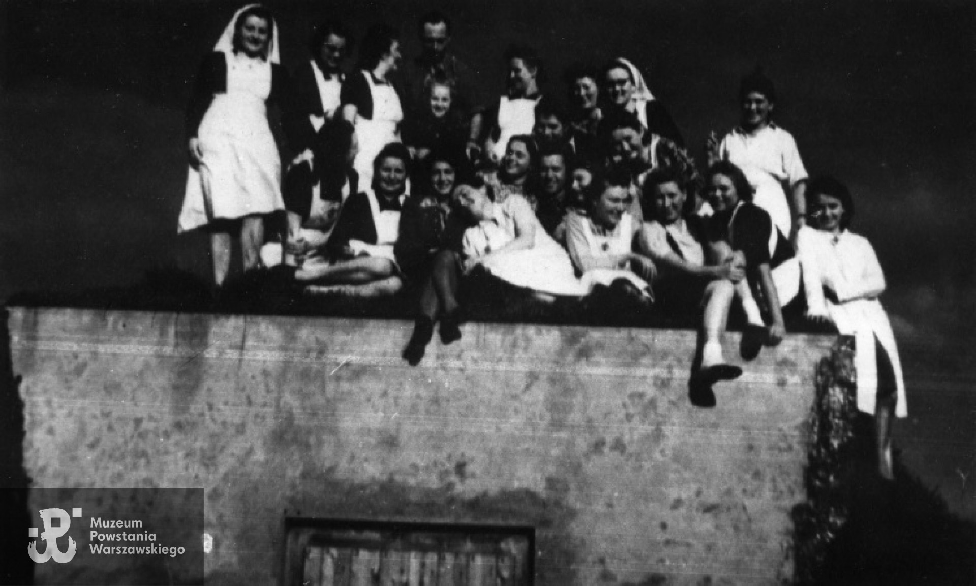 Całe komando „łaźnia i pralnia” – Amelia Draber druga od prawej w II rzędzie