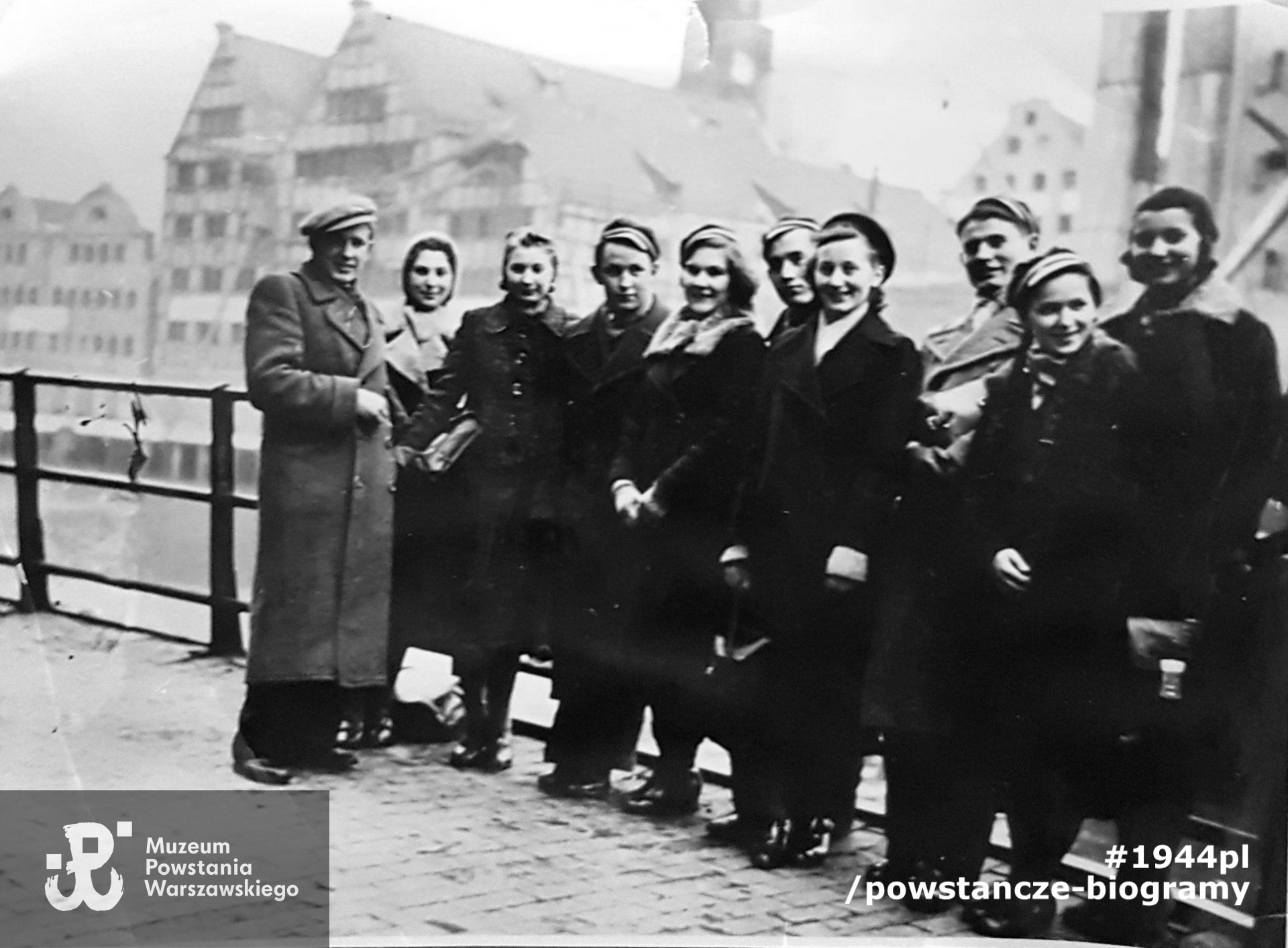 Henryk (pierwszy od lewej) jako student Szkoły Handlowej w Gdańsku. Fot. z archiwum rodzinnego udostępniona przez p. Olgę Apanosowicz Katłu-bej