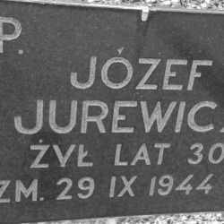 Tablica na cmentarzu parafialnym w Żyrardowie.  Fot. Mariusz i Paulina Skrońscy.
