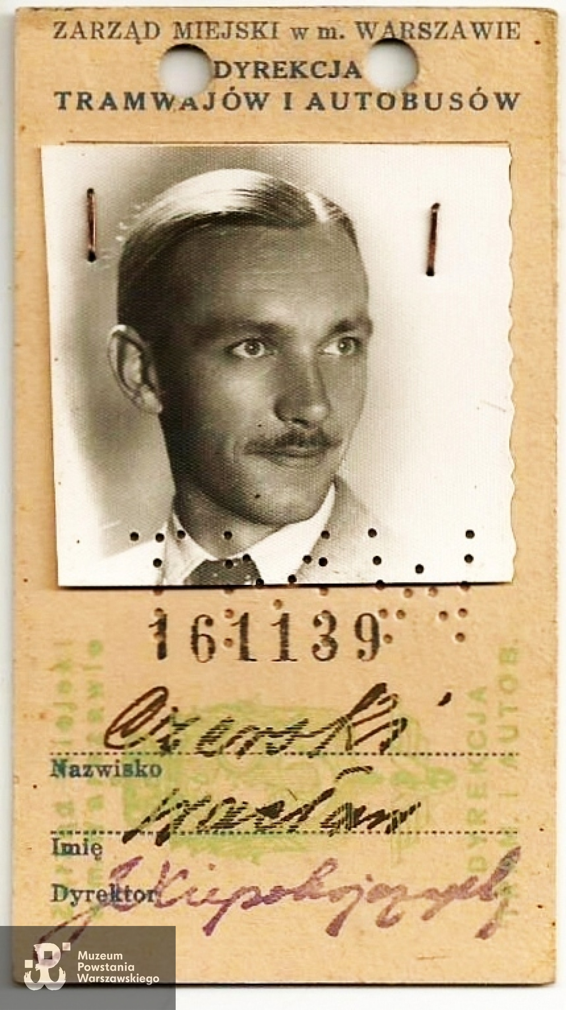 Bilet okresowy - dokument wystawiony przez Zarząd Miejski w Warszawie - Dyrekcję Tramwajów i Autobusów. Z archiwum rodzinnego udostępniła p. Ewa Piasecka