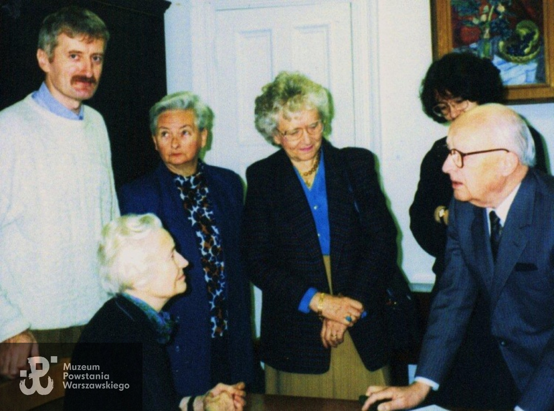 Wybitni goście w odwiedzinach w Bibliotece Polskiej. Od lewej: Stefan Władysiuk (bibliotekarz), Hanna Kamler Szymańska, Dr Hanna Pappius (dyrektor biblioteki) i Witold Lutosławski - Montreal 1992