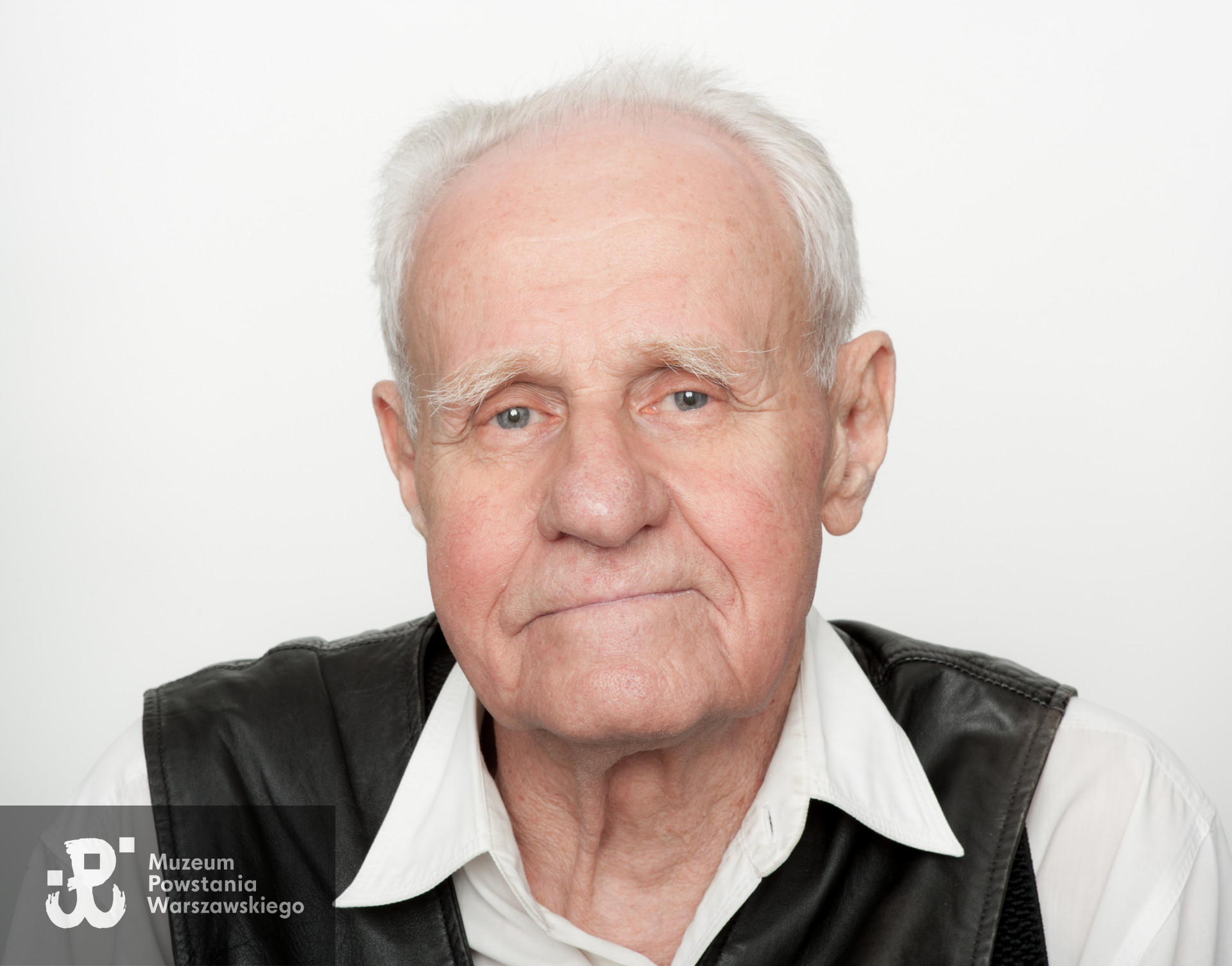 Zdjęcie z serii portretów Powstańców Warszawskich wykonanych w ramach projektu "1944/70/2014" wykonanych w ramach projektu "1944/70/2014" realizowanego przez grupę WWPHOTO dla uczczenia 70. rocznicy wybuchu Powstania Warszawskiego. Muzeum Powstania Warszawskiego, 22.07-04.08 2013.  