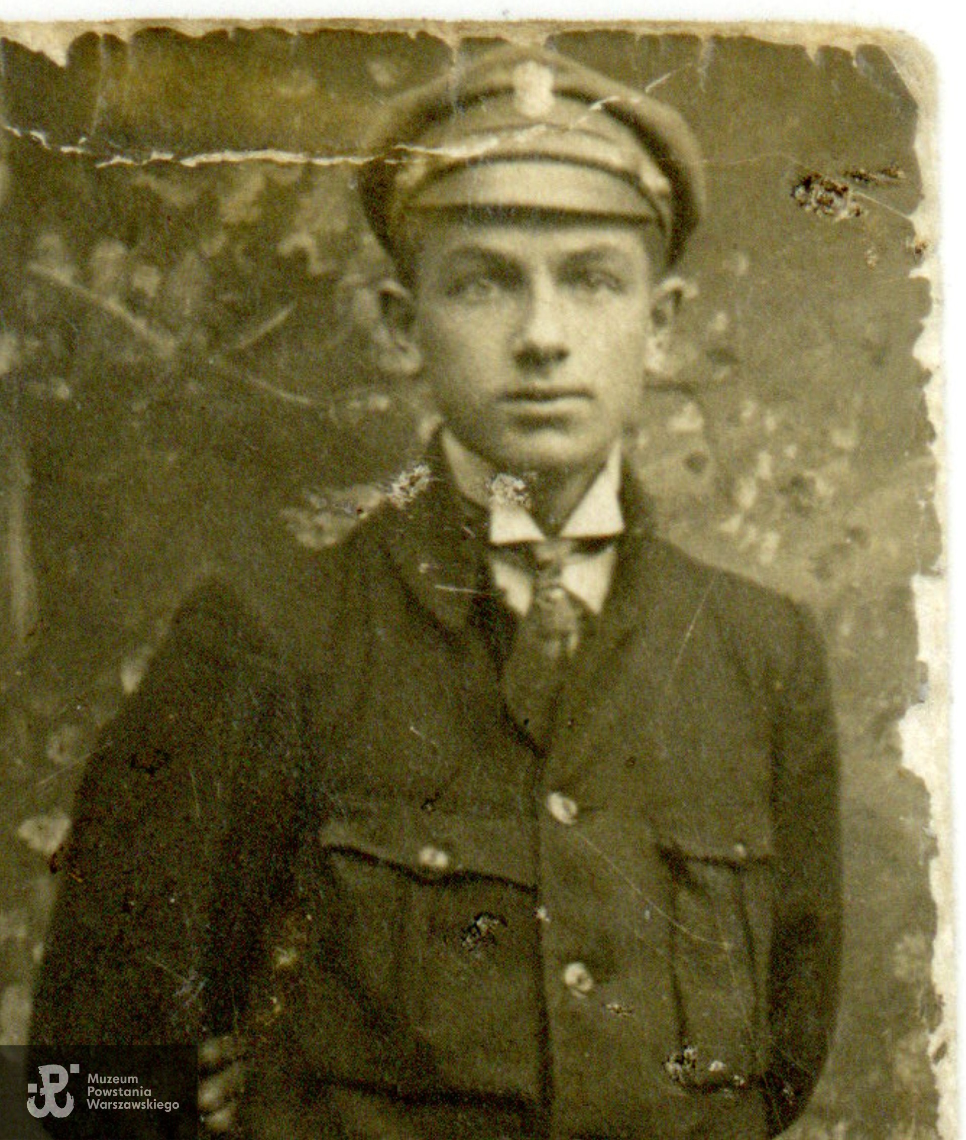 ppor. Ludwik Chmieliński ps. Ziomek. Fot. ze zbiorów Muzeum Powstania Warszawskiego, sygn. P/9997 (fragment szerszego ujęcia)