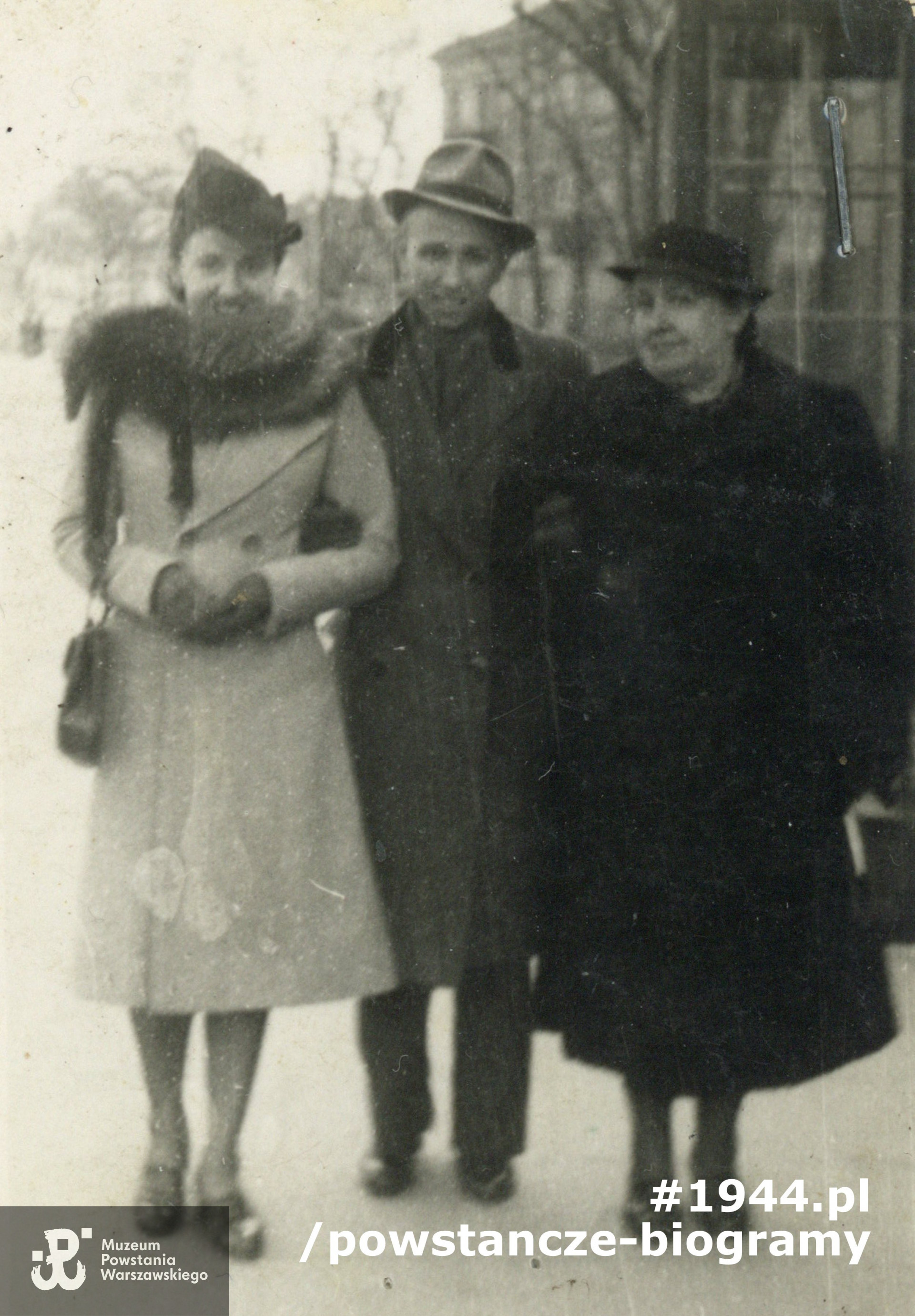  1938 rok - Tadeusz z matką Aleksandrą Kwapiszową z Zarębów i siostrą Zofią. Fot. z archiwum rodzinnego