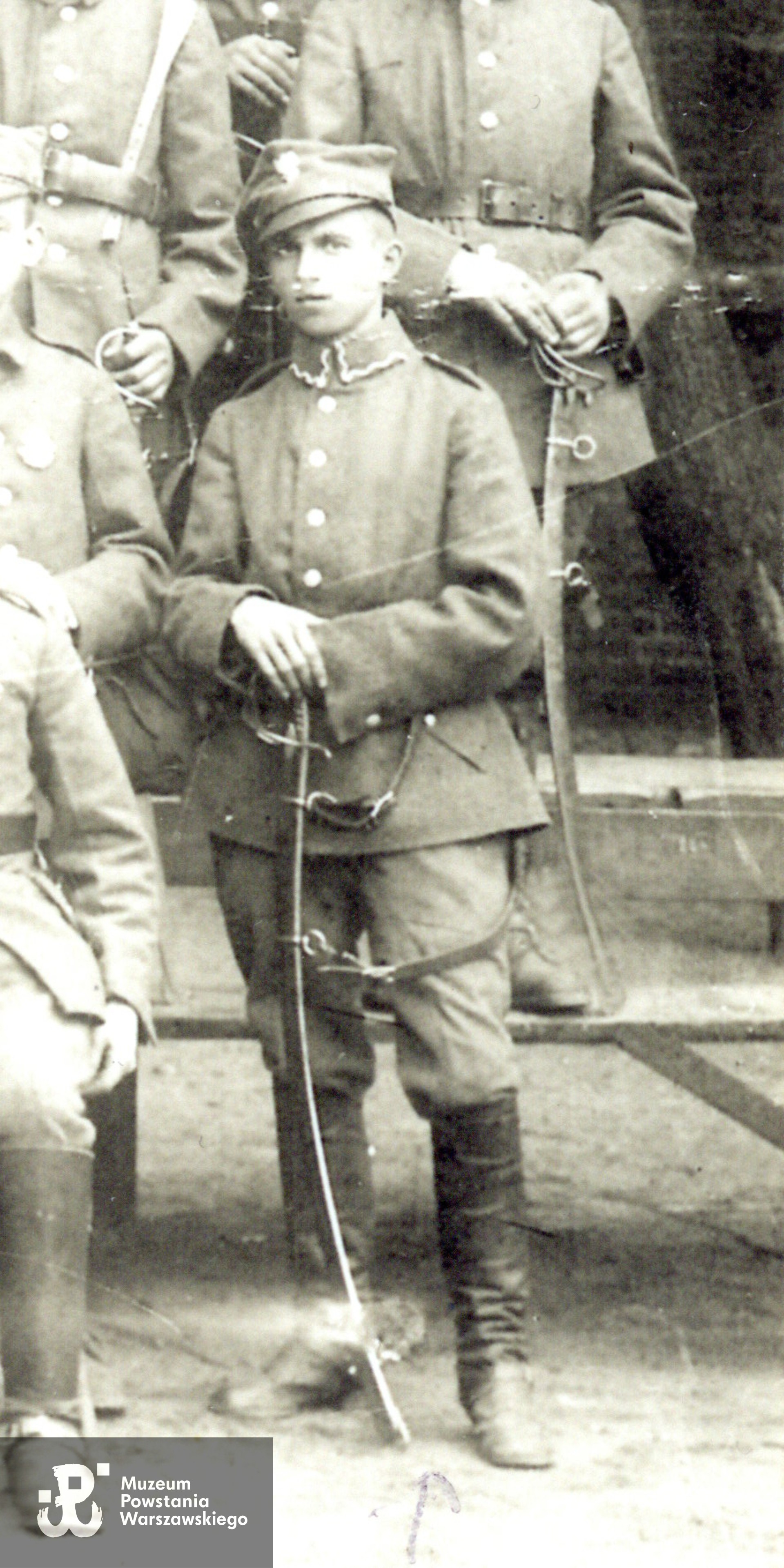 Fot. ze zbiorów Muzeum Powstania Warszawskiego, sygn. P/10023 (fragment szerszego ujęcia)