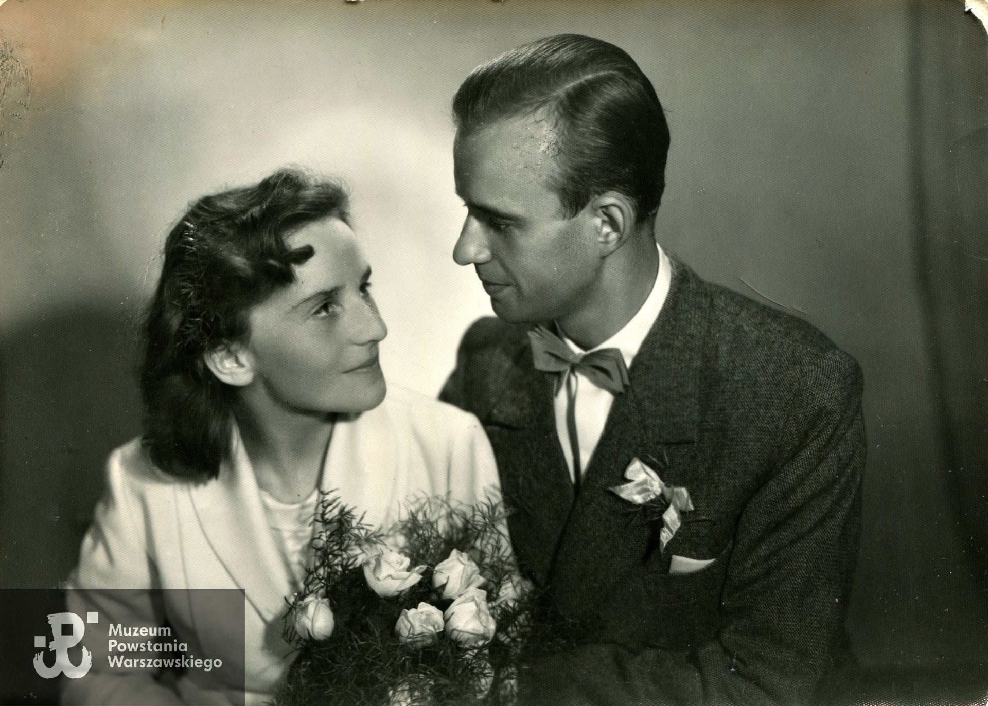 Fotografia ślubna - 1957 rok.   Fot. ze zbiorów rodzinnych p. Krystyny Ossowskiej-Cypryk. Skany wykonano w Dziale Kombatanta MPW