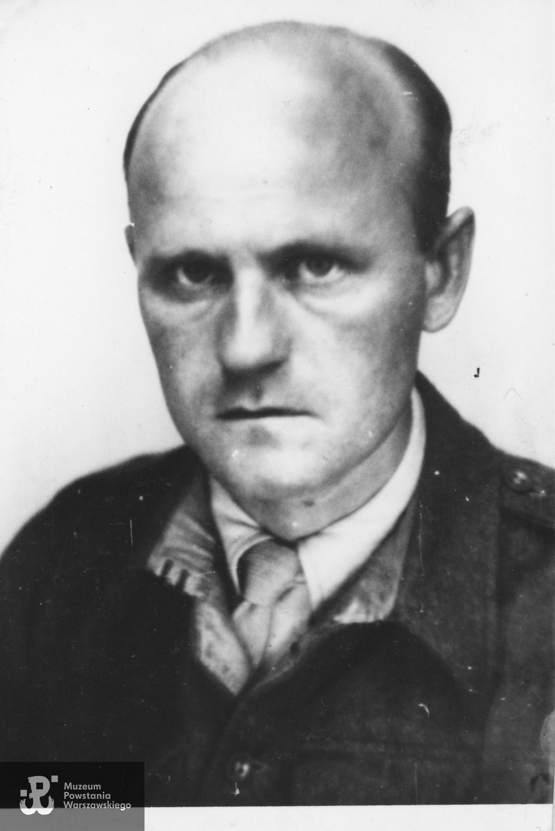 kpt. Józef Załoga w alianckiej kurtce mundurowej "battle dress" (British Battledress). Paryż, sierpień 1945 r. Zbiory rodzinne, udostępniła   córka, p. Izabela Rola z domu Załoga