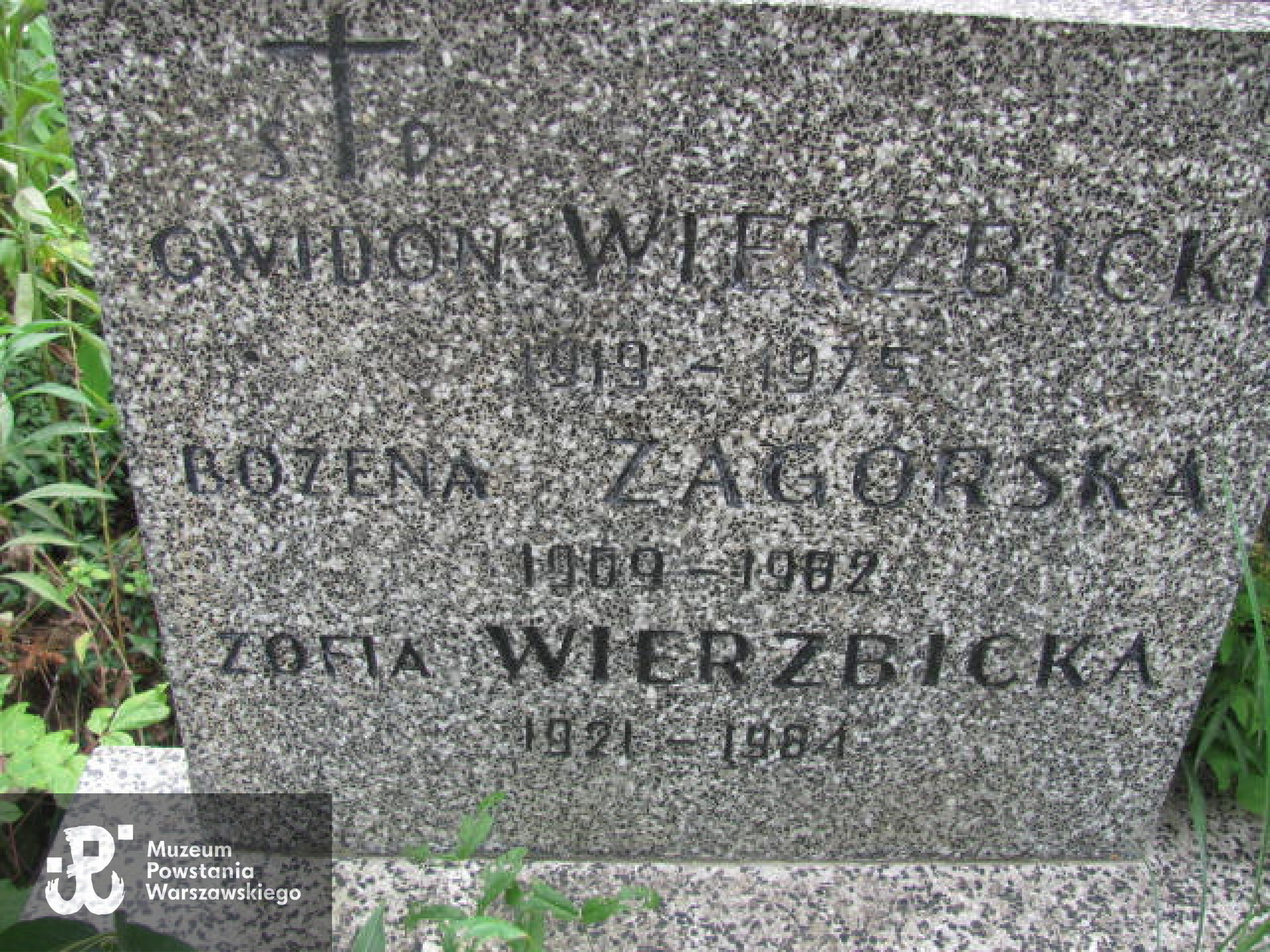 Mogiła na cmentarzu parafialnym Parafii św. Teresy od Dzieciątka Jezus w Warszawie - Włochach, fot: https://warszawawlochy.grobonet.com