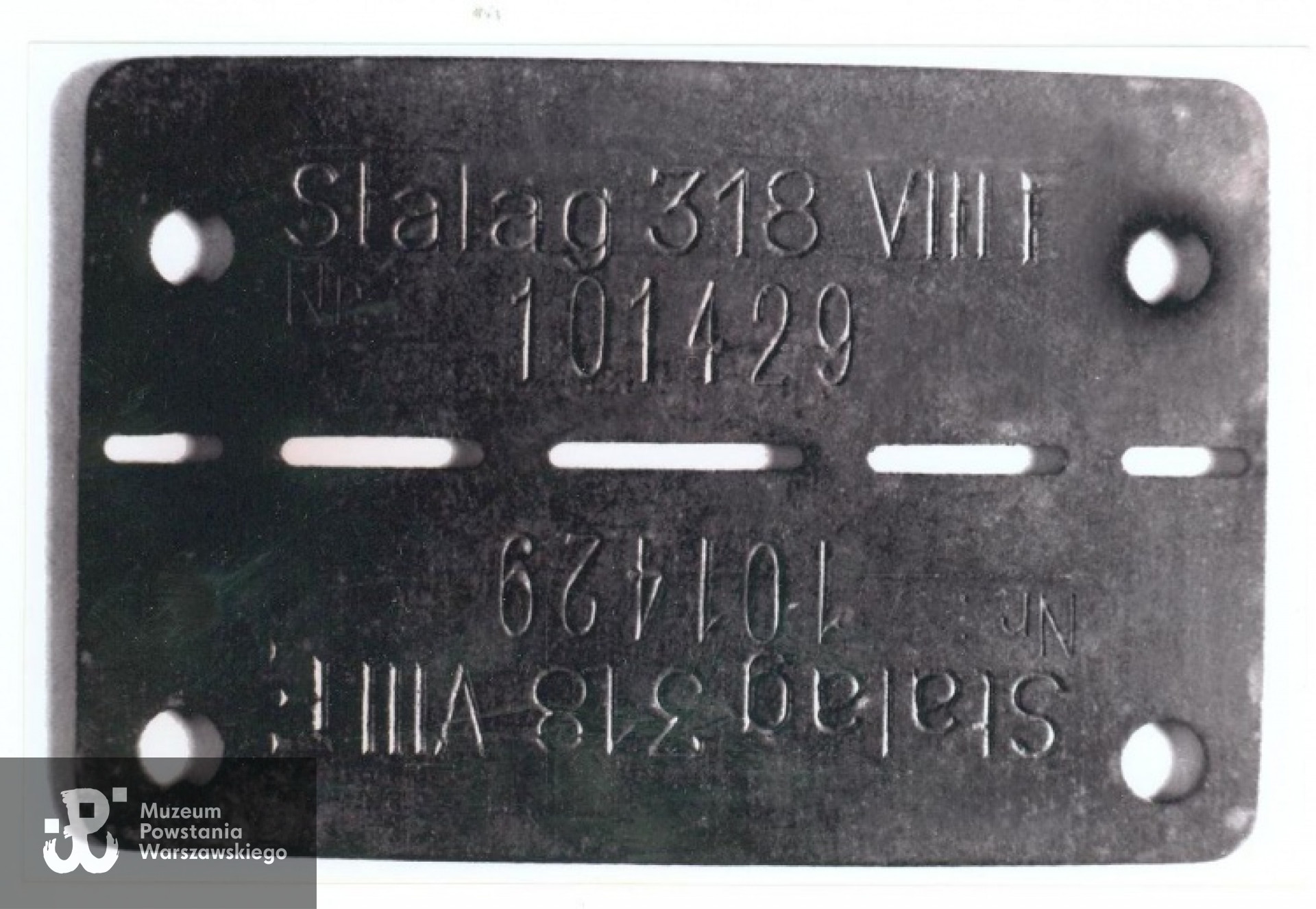 Tabliczka identyfikacyjna Jana Tarnowskiego z obozu w  Woldenbergu. Zdjęcie ze zbiorów rodzinnych Stanisława Tarnowskiego