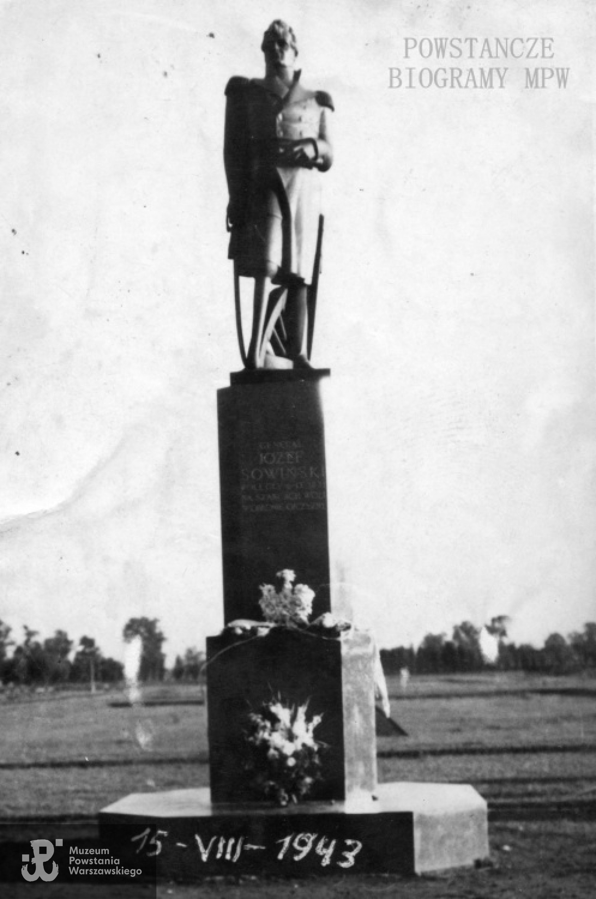 Zdjęcie wykonane 15.08.1943 roku w Parku Sowińskiego przy ul. Elekcyjnej.  Autorem zdjęcia jest Piotr Kodorski "Czarny II". Fot. z archiwum rodzinnego Bożeny Jóźwiak / MPW P/8332