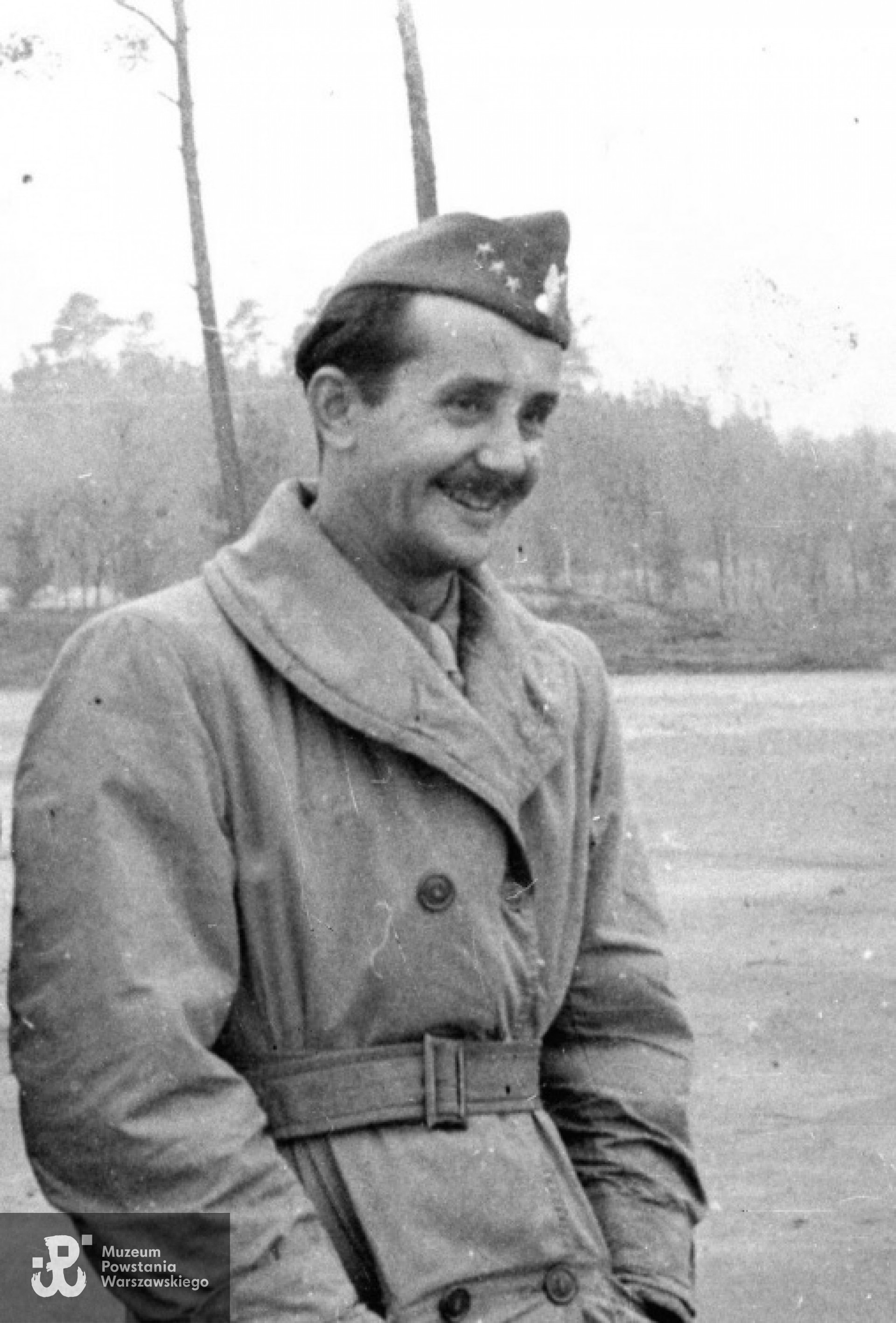 Tadeusz Czesław Dąbrowski ps. "Prus" Zdjęcie zostało najprawdopodobniej wykonane wiosną 1945 r., zaraz po wyzwoleniu obozu jenieckiego w Murnau. Z archiwum rodzinnego Adama Dąbrowskiego.