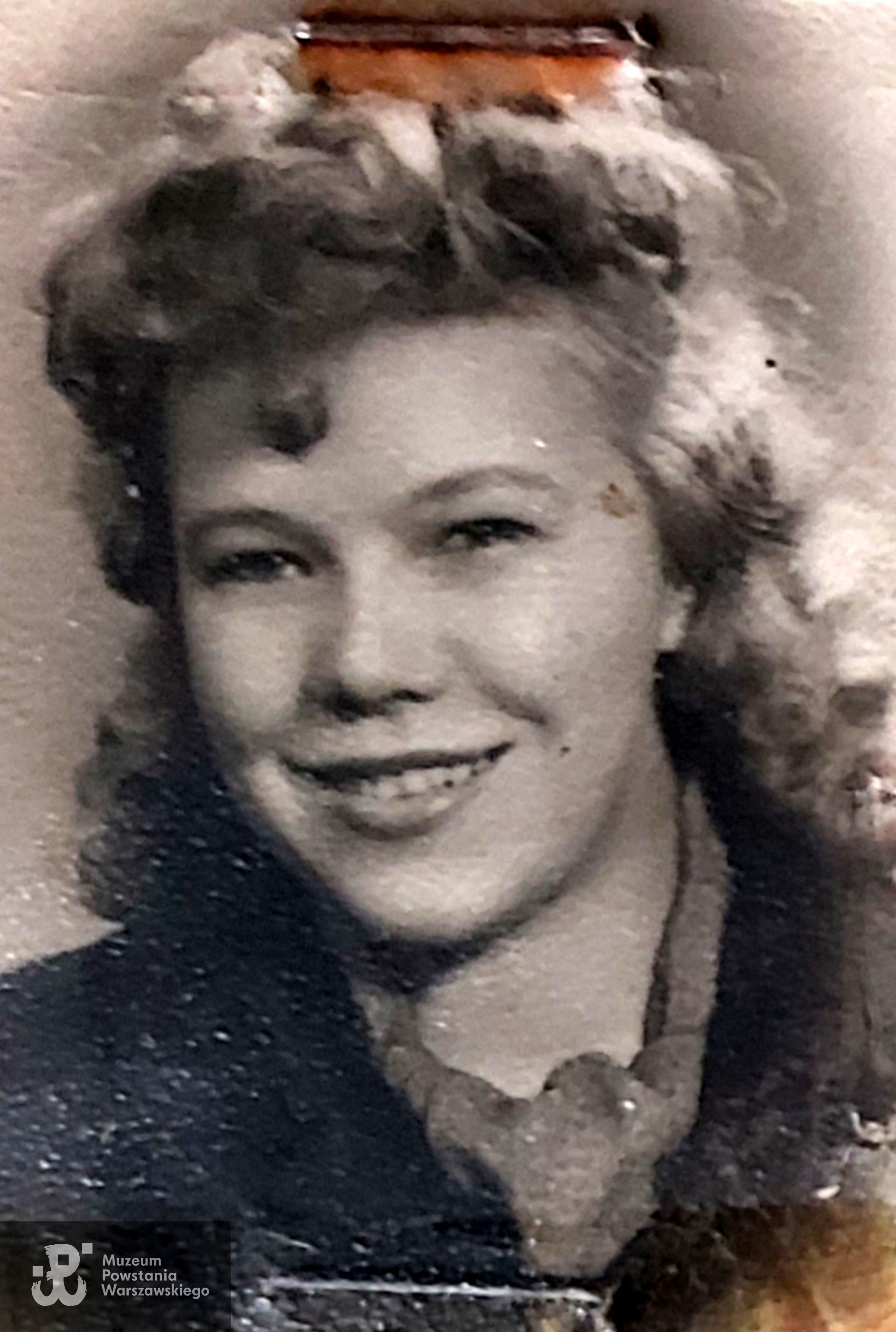 Halina Smoszyńska - Bogdan ps. Róża, Hala. Na zdjęciu w roku 1946. Fot. legitymacyjna z  archiwum prywatnego p. Haliny Bogdan z domu Smoszyńskiej