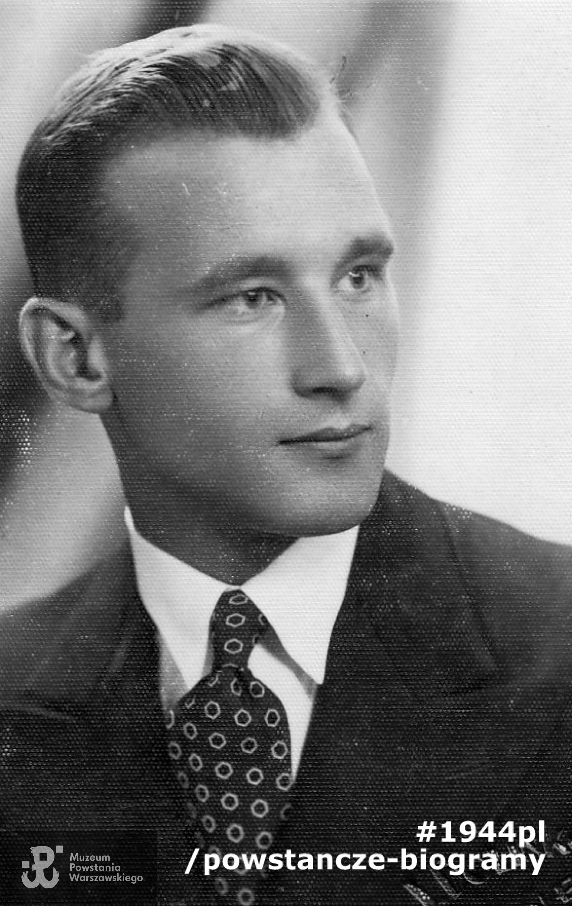 plut. pchor. Czesław  Jankowski ps. "Kanut" (1912-1984).  Fotografia portretowa  wykonana w  latach 1937-1939 w Równem, gdzie Czesław był wychowawcą w internacie szkoły dla dzieci osadników wojskowych. Fot. ze zbiorów p. Tadeusza Cytrynowicza, syna stryjecznej siostry Czesława Jankowskiego.