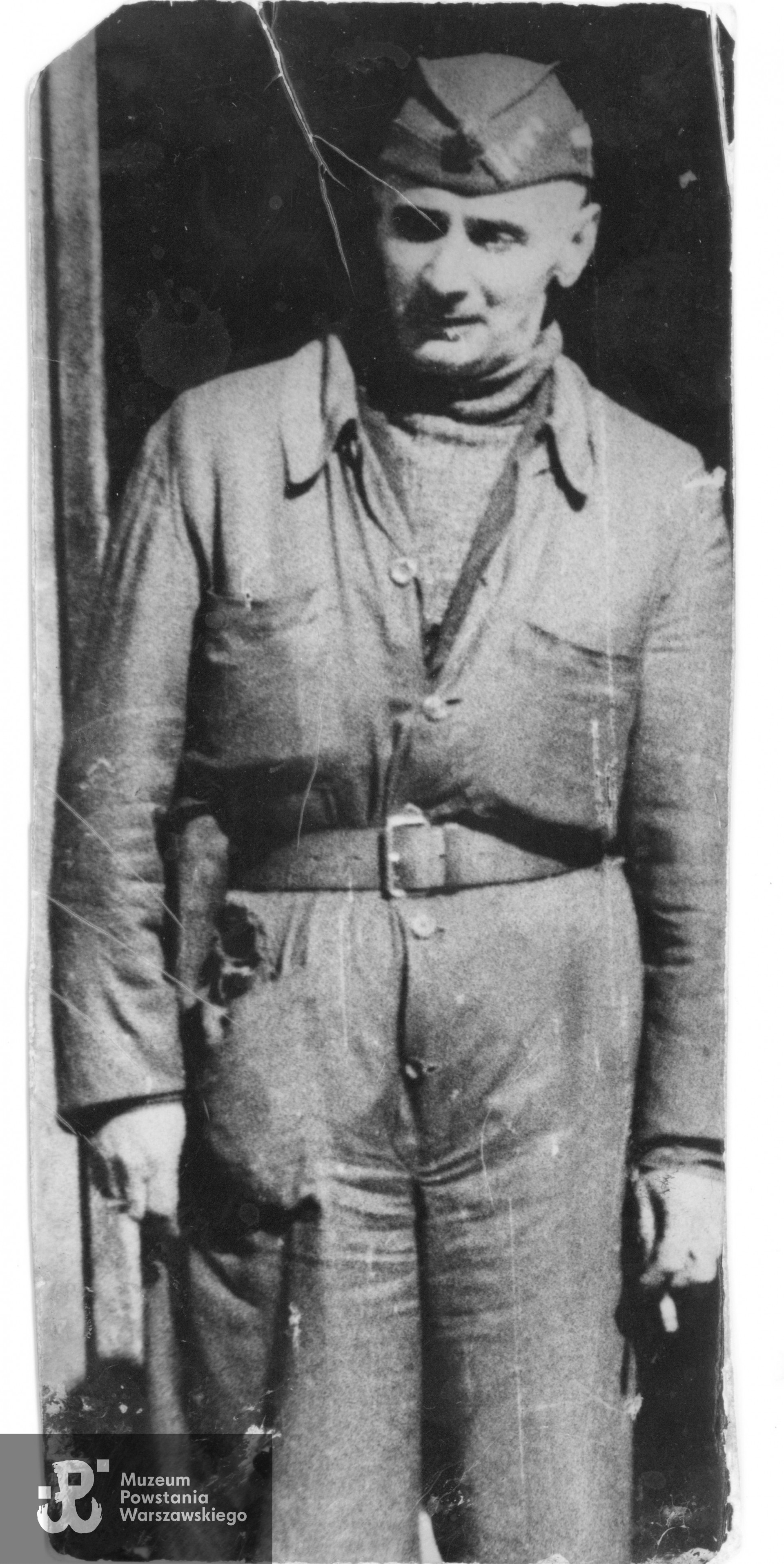 płk Leon Korzewnikjanc, zdjęcie z okresu Powstania Warszawskiego, ze zbiorów  Muzeum Powstania Warszawskiego sygn. P/9747