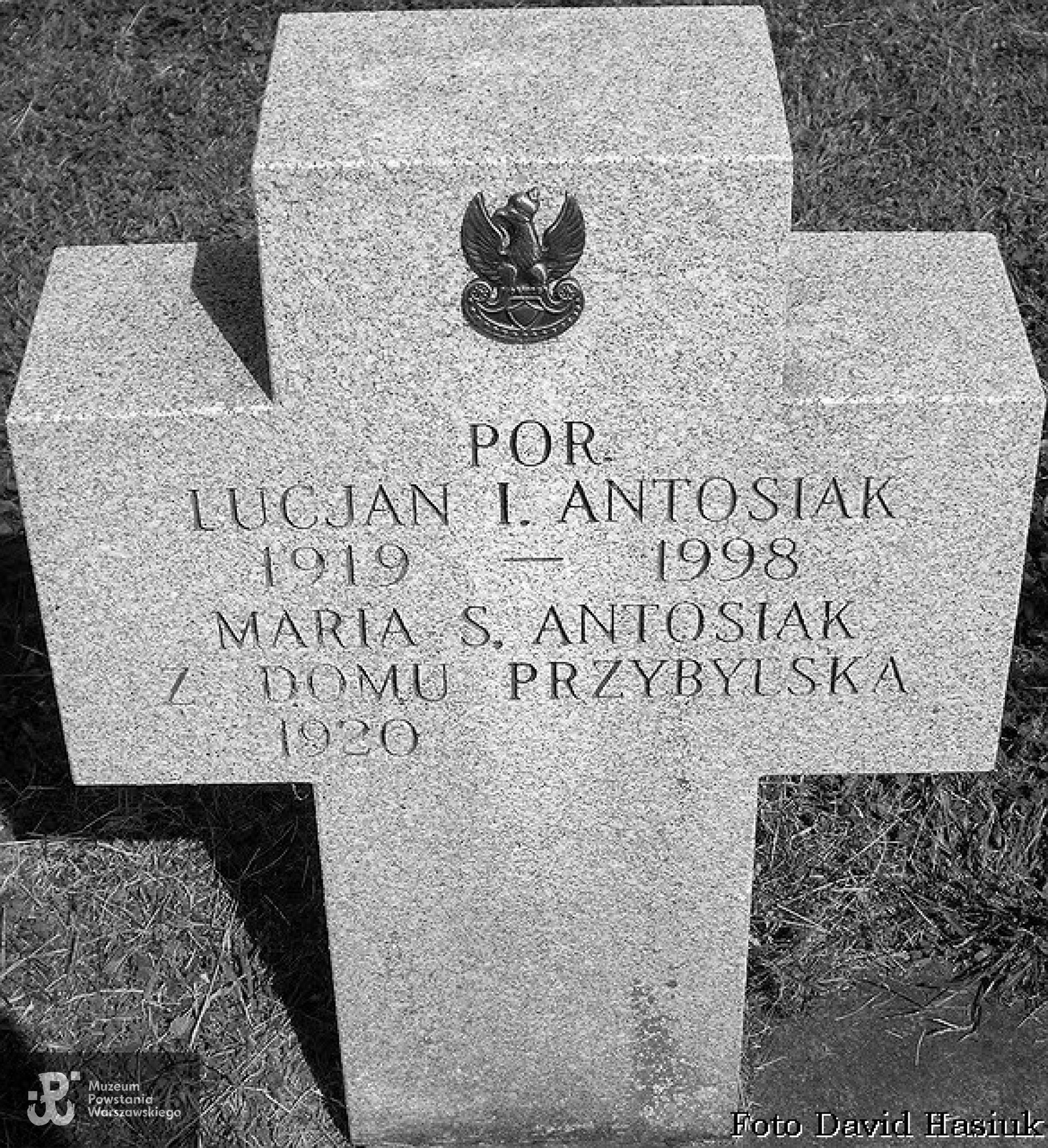 Mogiła Lucjana I. Antosiaka ps. "Jeleń" na Cmentarzu Matki Bożej Częstochowskiej w Doylestown. Fot. David Hasiuk