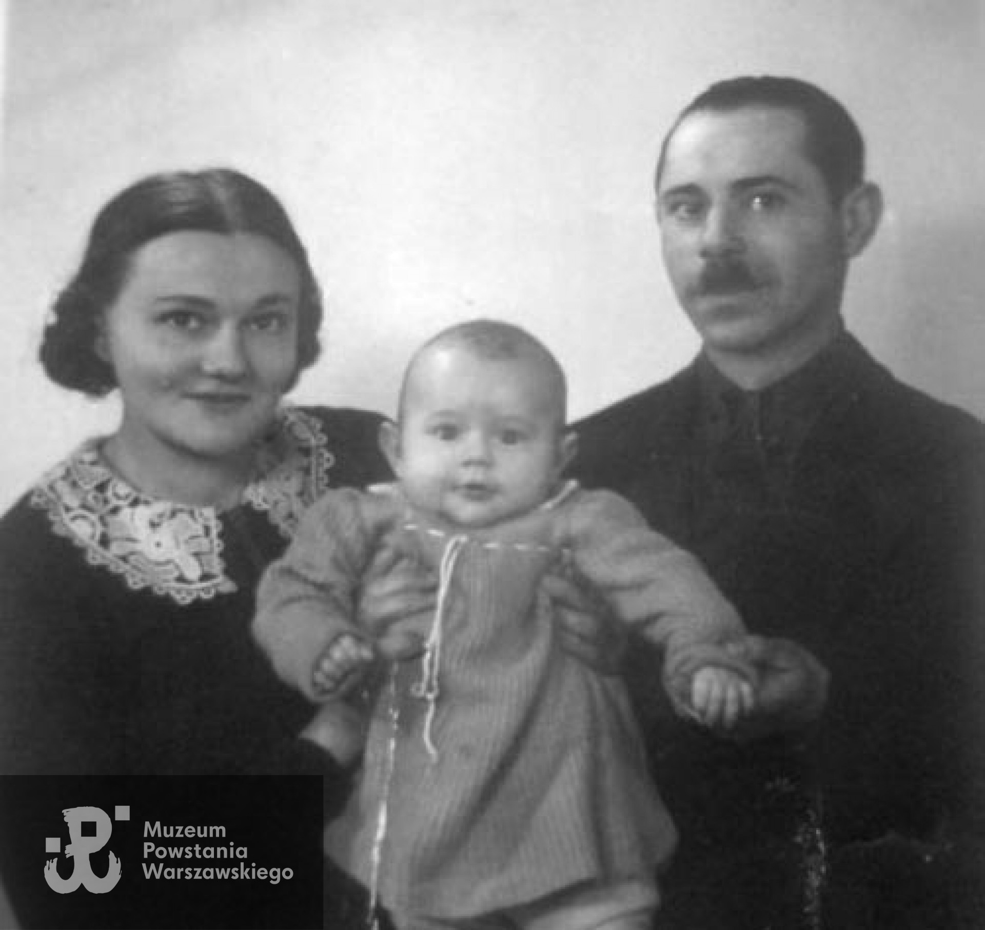 Władysław Apczyński z żoną i synem Marcinem - zdjęcie z 1943 roku