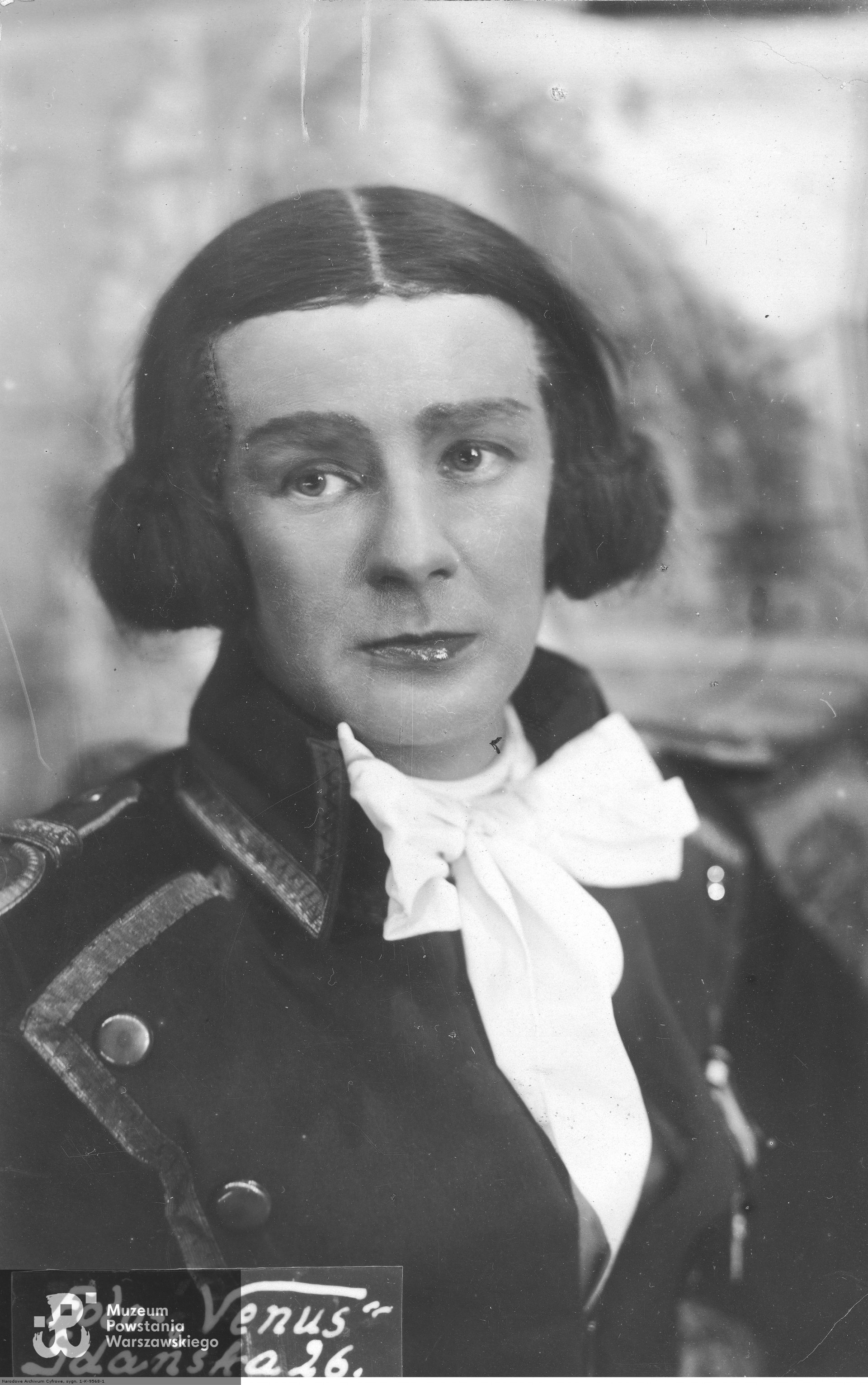 Przedstawienie "Sułkowski" w Teatrze Miejskim w Bydgoszczy. Jerzy Szyndler jako Sułkowski.  Ze zbiorów NAC, źródło <i>Koncern Ilustrowany Kurier Codzienny - Archiwum Ilustracji</i>