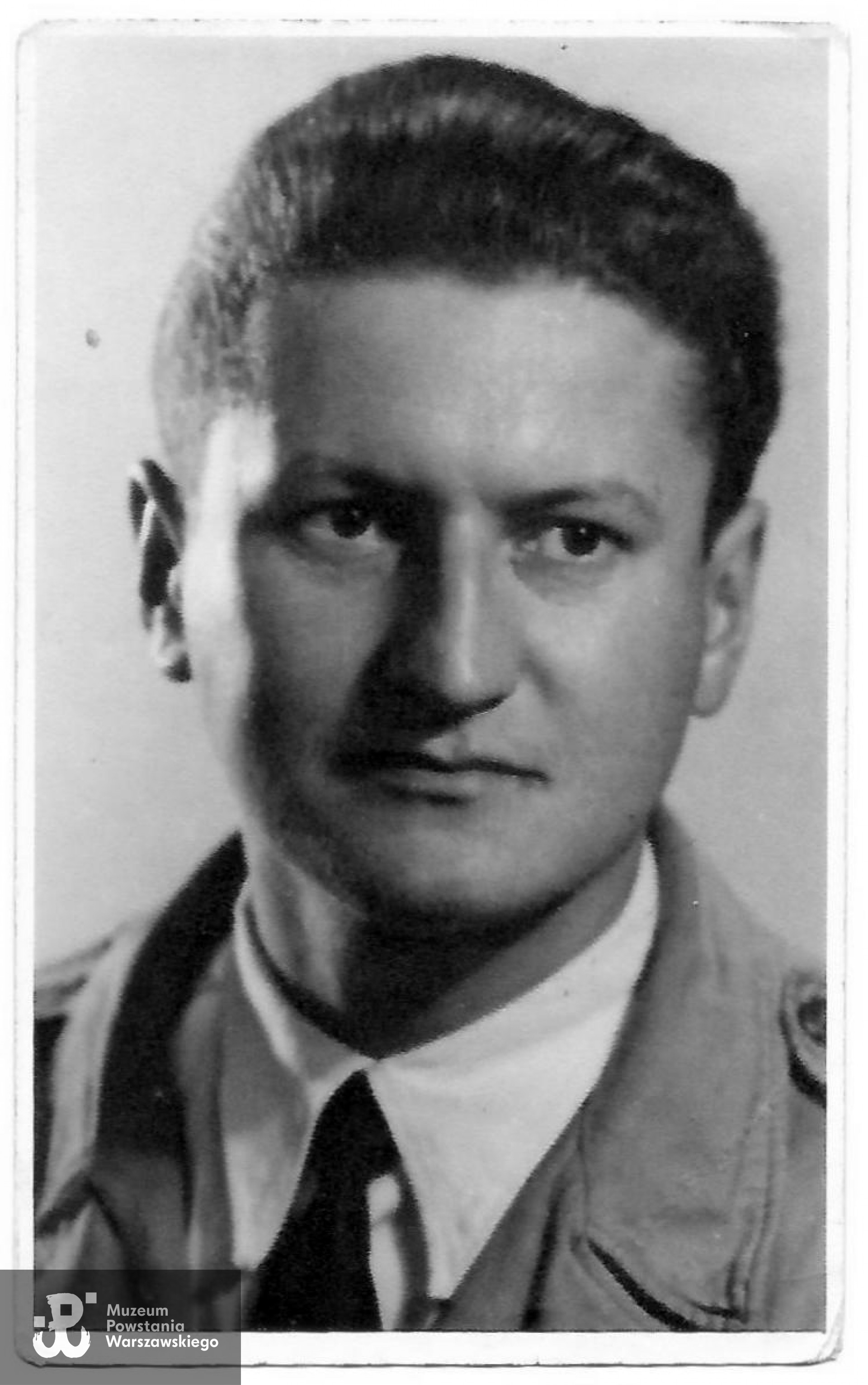 Fotografia Tadeusza Gaertiga z 1946 roku z dedykacją na rewersie dla przyjaciela z obozu jenieckiego,   Henryka Wardęckiego. Skan udostępnił p. Marek Wardęcki, syn Henryka