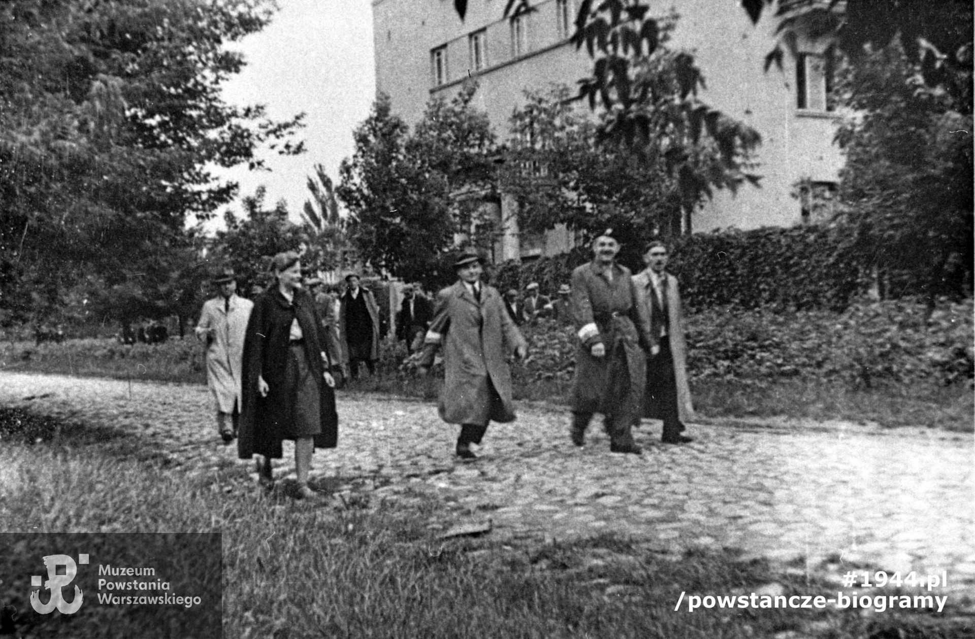 Zdjęcie filmowe z Powstania Warszawskiego autorstwa Romana Banacha ps. "Świerk". Ze zbiorów Muzeum Powstania Warszawskiego