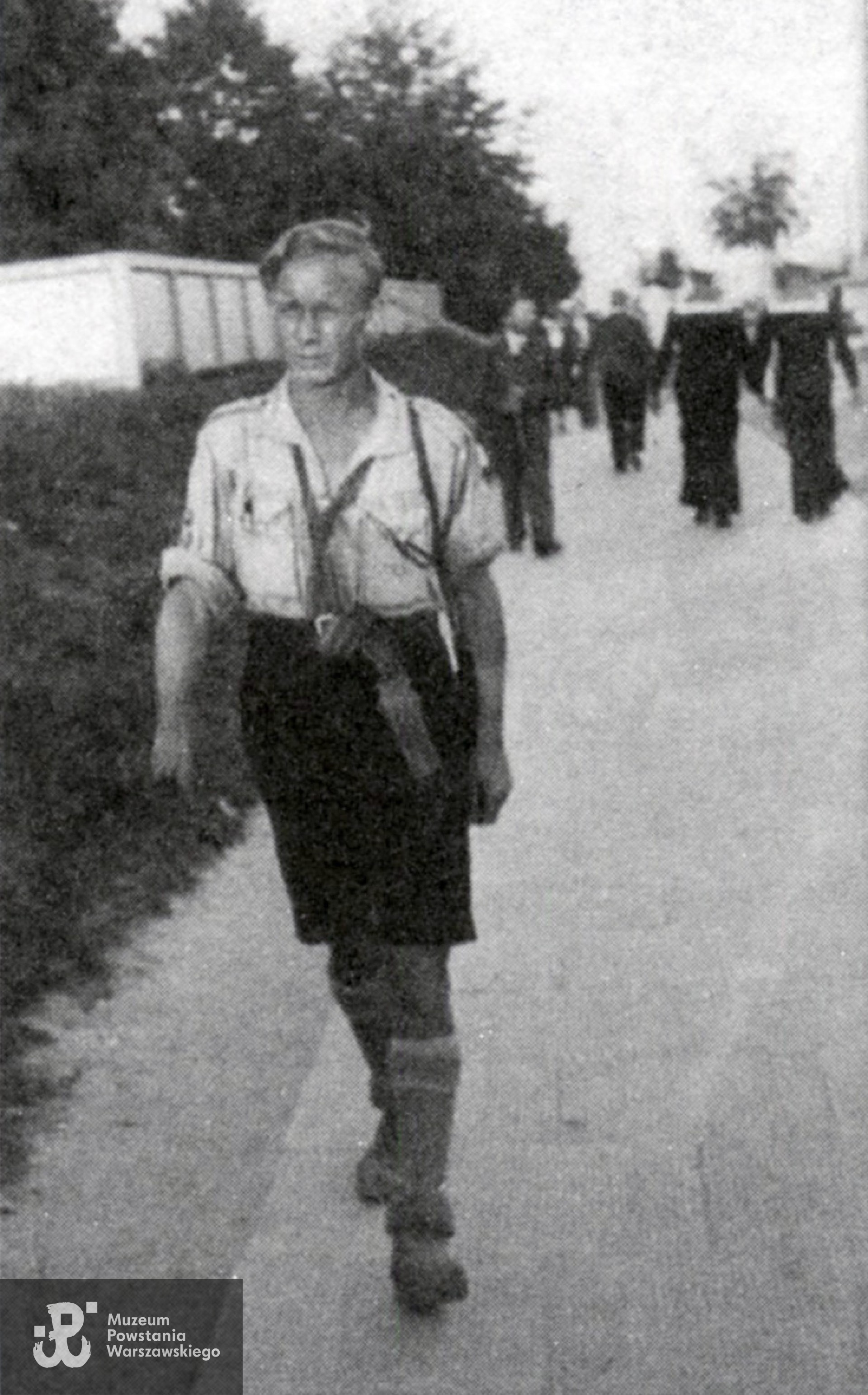 Edward Serwański w mundurze harcerskim, koniec lat 30-tych XX w.  Fot. ze zbiorów rodzinnych Pani Małgorzaty Wryk, córki Powstańca.