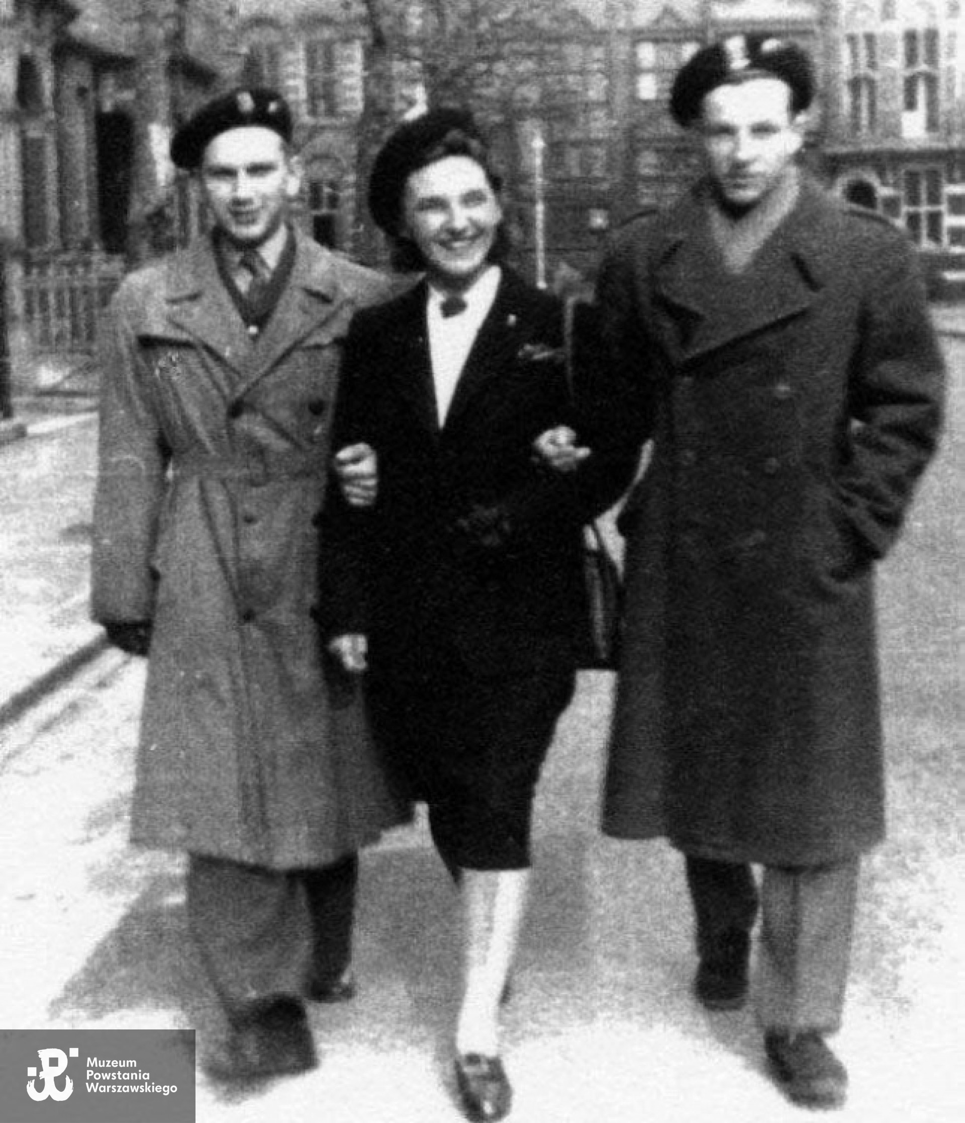 Zofia z Kamlerów Klepacz z Piotrem Mazurem (po lewej) i synem Januszem - Londyn 1948