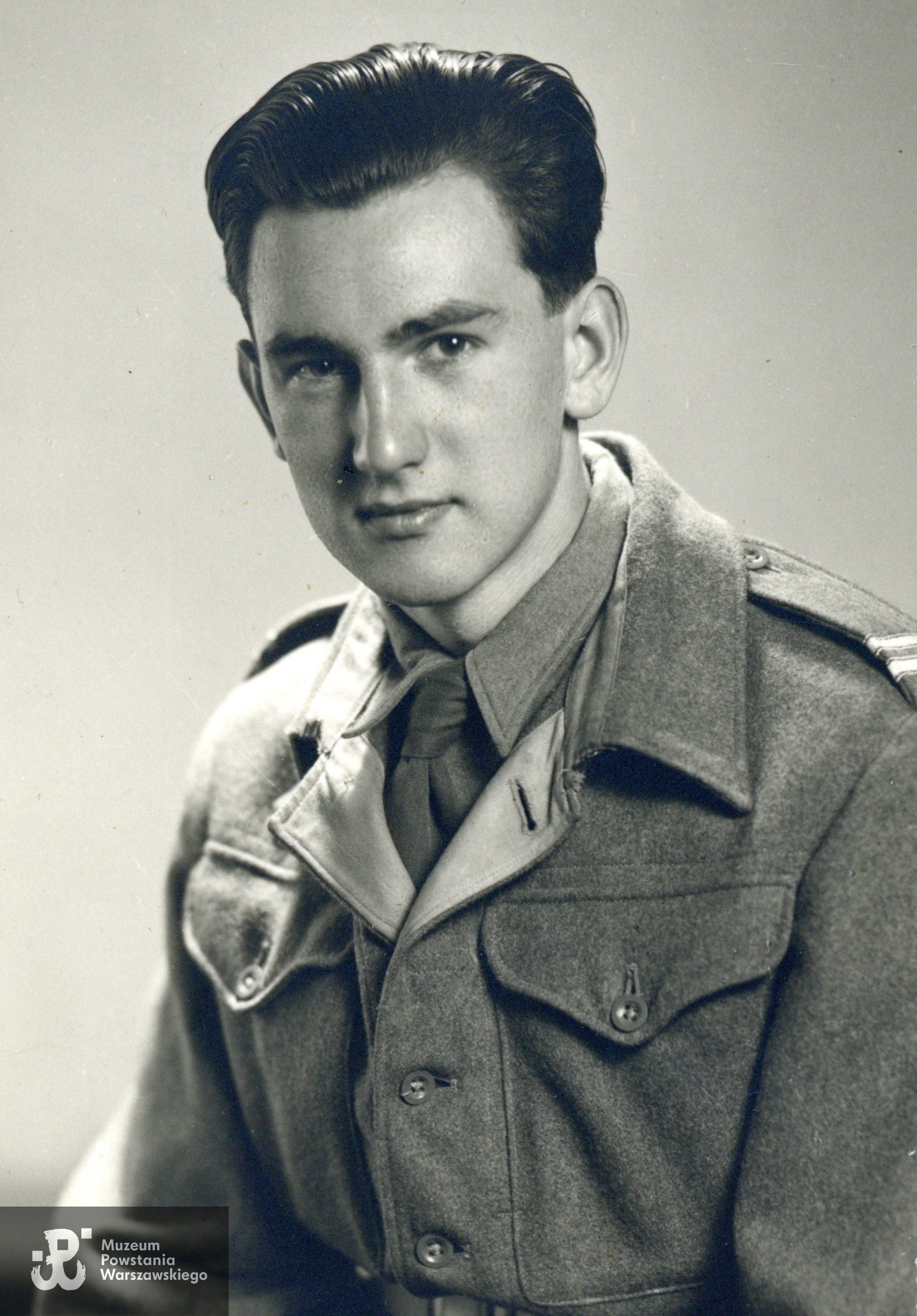 Ryszard Glinka w mundurze PSZ, po wyzwoleniu z obozu jenieckiego. Fot. ze zbiorów rodzinnych, udostępniła p. Jadwiga Mioduszewska. Skany wykonano w Muzeum Powstania Warszawskiego, 12/2024