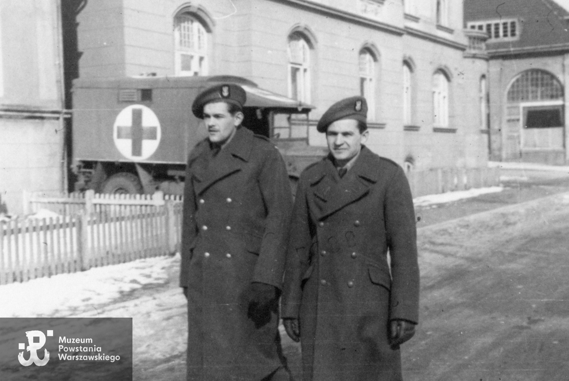 Na zdjęciu po lewej. Fot. ze zbiorów rodzinnych p. Joanny Lechowicz, córki Powstańca. Skany wykonano w Muzeum Powstania Warszawskiego wiosną 2025 r.