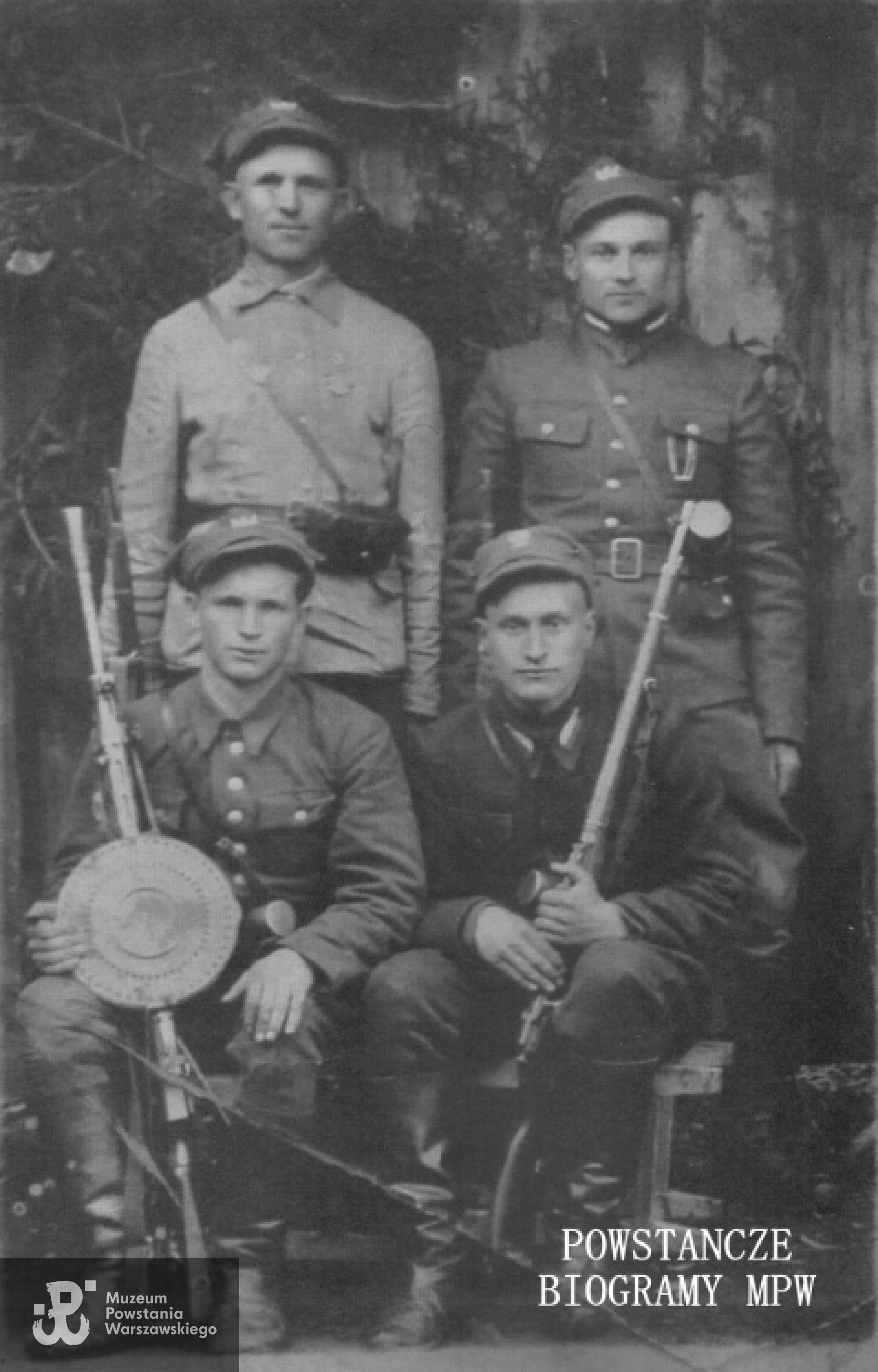 Franciszek Galimski  stoi pierwszy z prawej. Obok niego Bronisław Kunicki, poniżej Bolesław Lichodziejewski (z lewej) i  Witold Okińczyc (z prawej). Fot. z archiwum rodzinnego córki Aliny Zielińskiej i wnuka Sławomira Zielińskiego