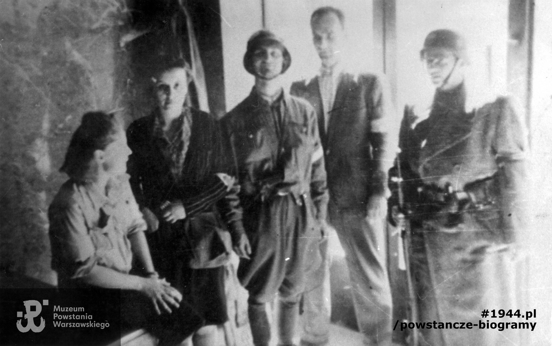 Fotografia z Powstania Warszawskiego. Fot. z archiwum rodzinnego Krystyny Wolskiej udostępniła p. Iwona Ewa Kirejczyk 