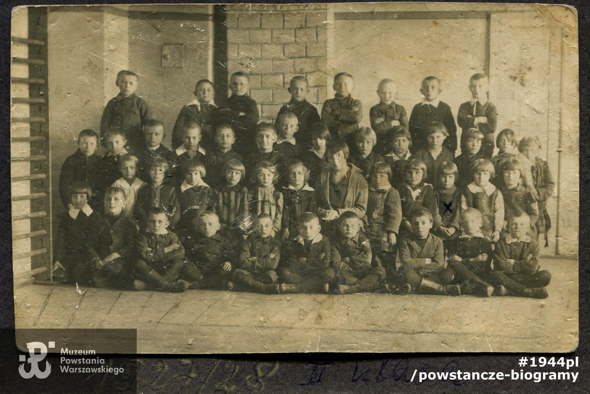 Klasa II - rok szkolny 1927/1928. Stefania oznaczona "x". Fot. z archiwum rodzinnego p. Stefanii Dembowskiej