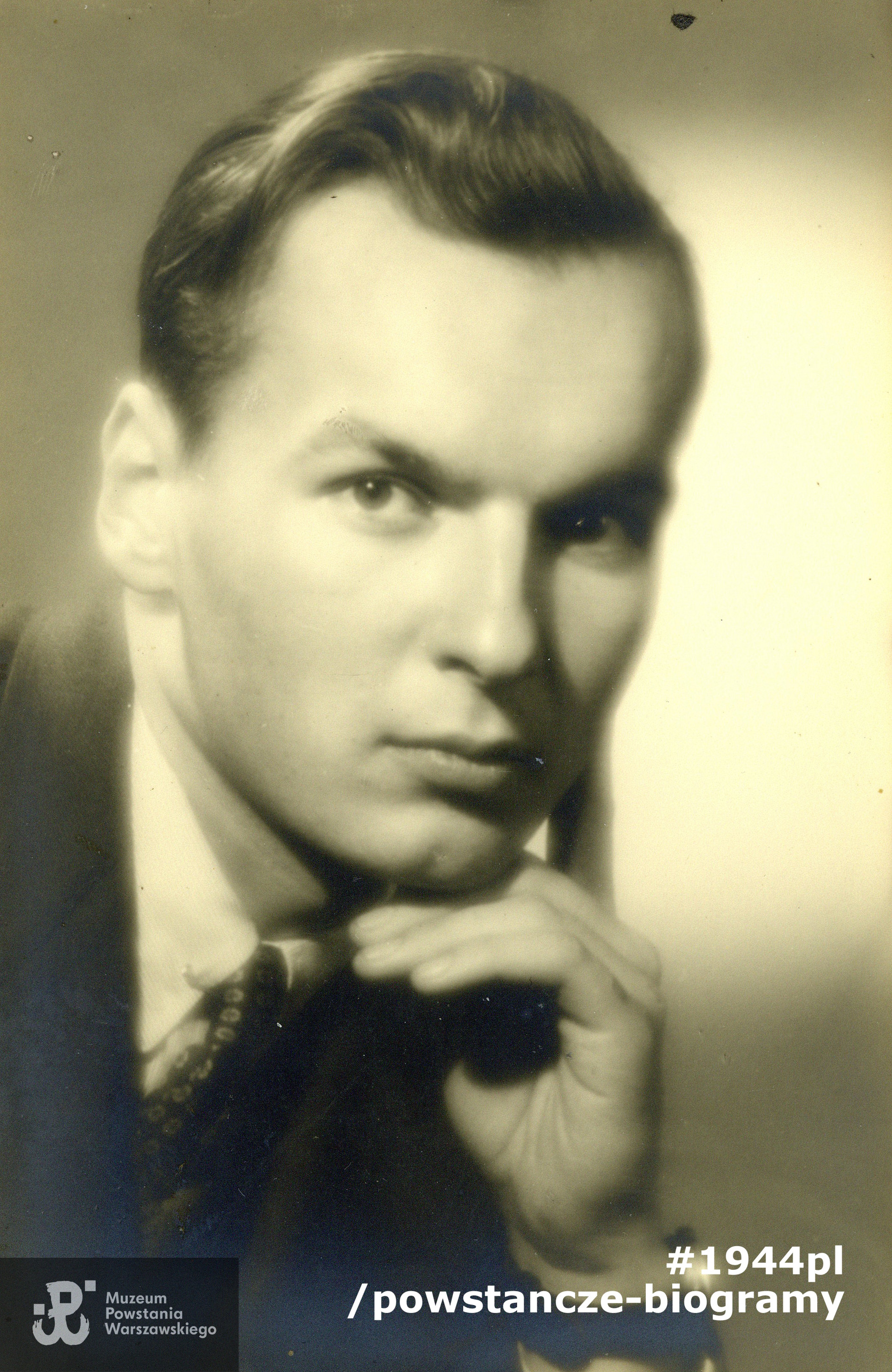 plut. pchor. Jan Przecław Potulicki "Rafał" (1923-1944). Fot. ze zbiorów rodzinnych, udostępniła p. Maria Łatyńska, siostrzenica Powstańca. Skany wykonano w Muzeum Powstania Warszawskiego we wrześniu 2021 r. 