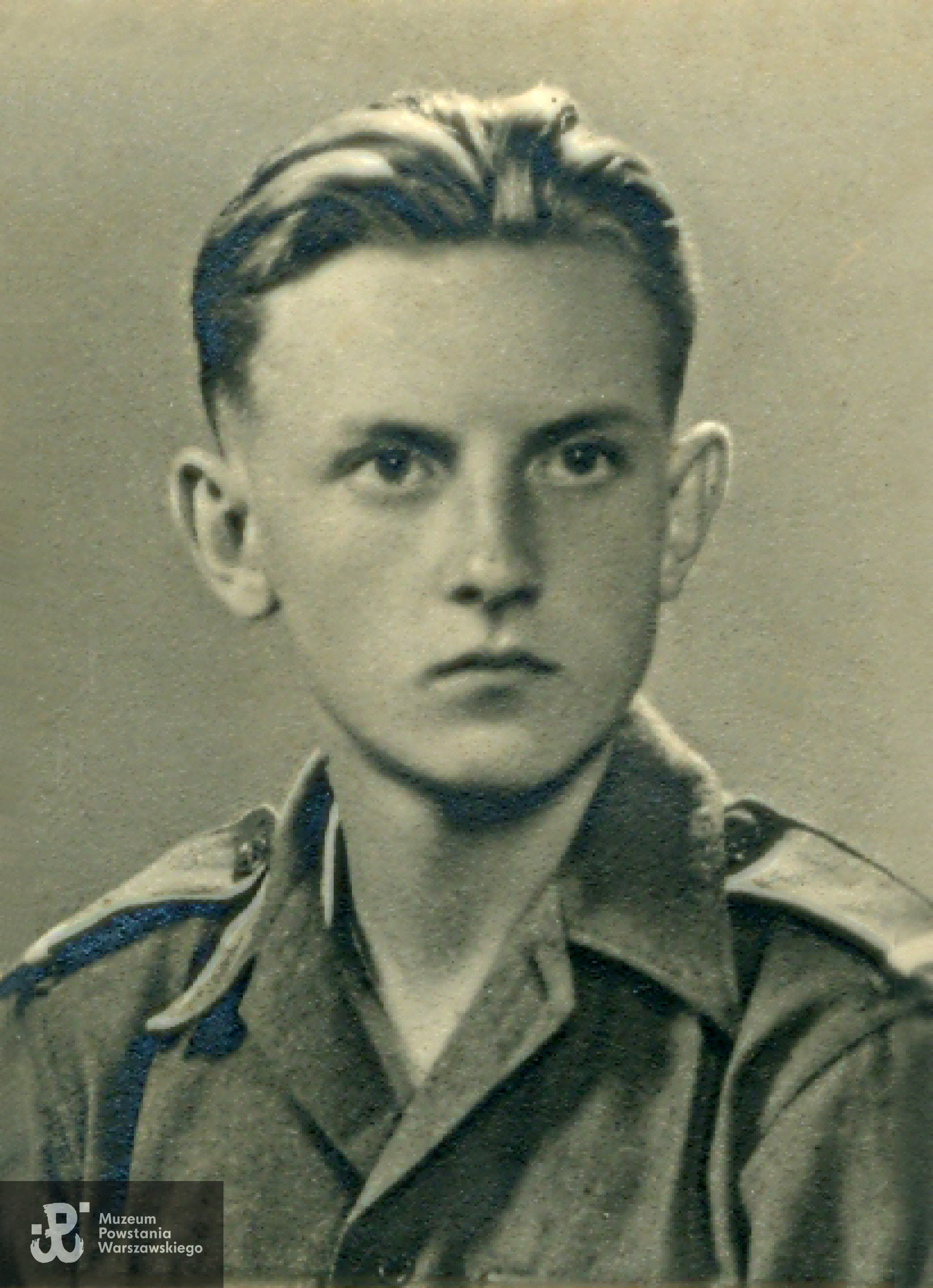 Pierwsza fotografia Krzysztofa Głuchowskiego po Powstaniu, Amandola, sierpień 1945 rok. Fot. z archiwum rodzinnego Krzysztofa Głuchowskiego.