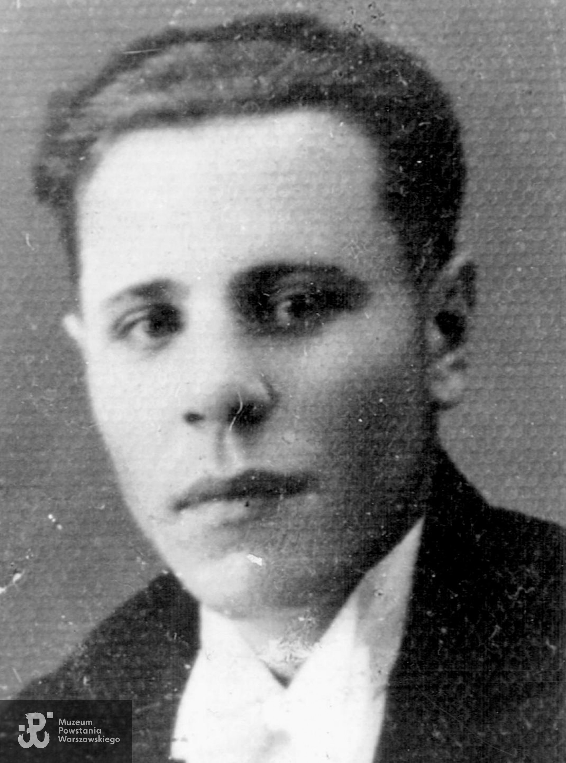 Józef Bazylewicz "Kamienny" (1906-1944). Fot. udostępnił p. Daniel Wolborski, Klub PTTK "Varsovia", ujęcie tożsame w zbiorach Muzeum Powstania Warszawskiego: MPW-IH/3966