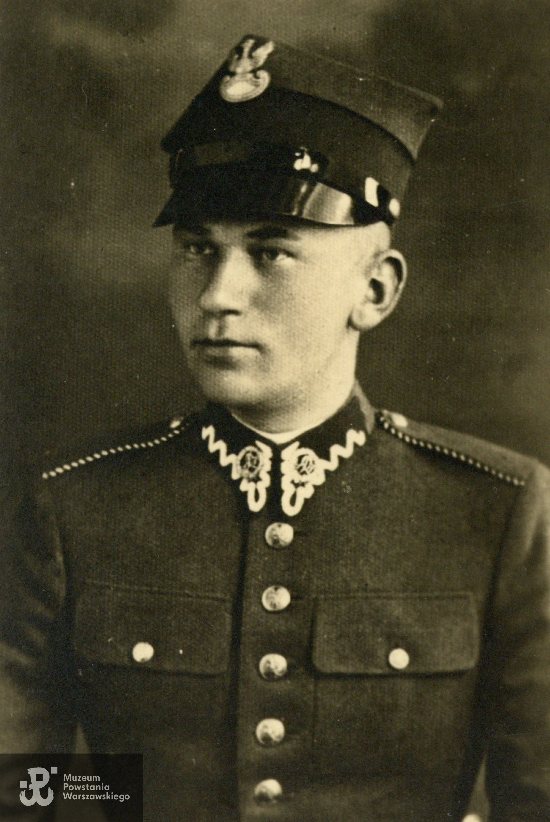 ppor. Stanisław Michniewicz "Żbik" (1916-2004). Fot. ze zbiorów Muzeum Powstania Warszawskiego, sygn. P/9697/22, dar p. Krystyny  Michniewicz-Wanik