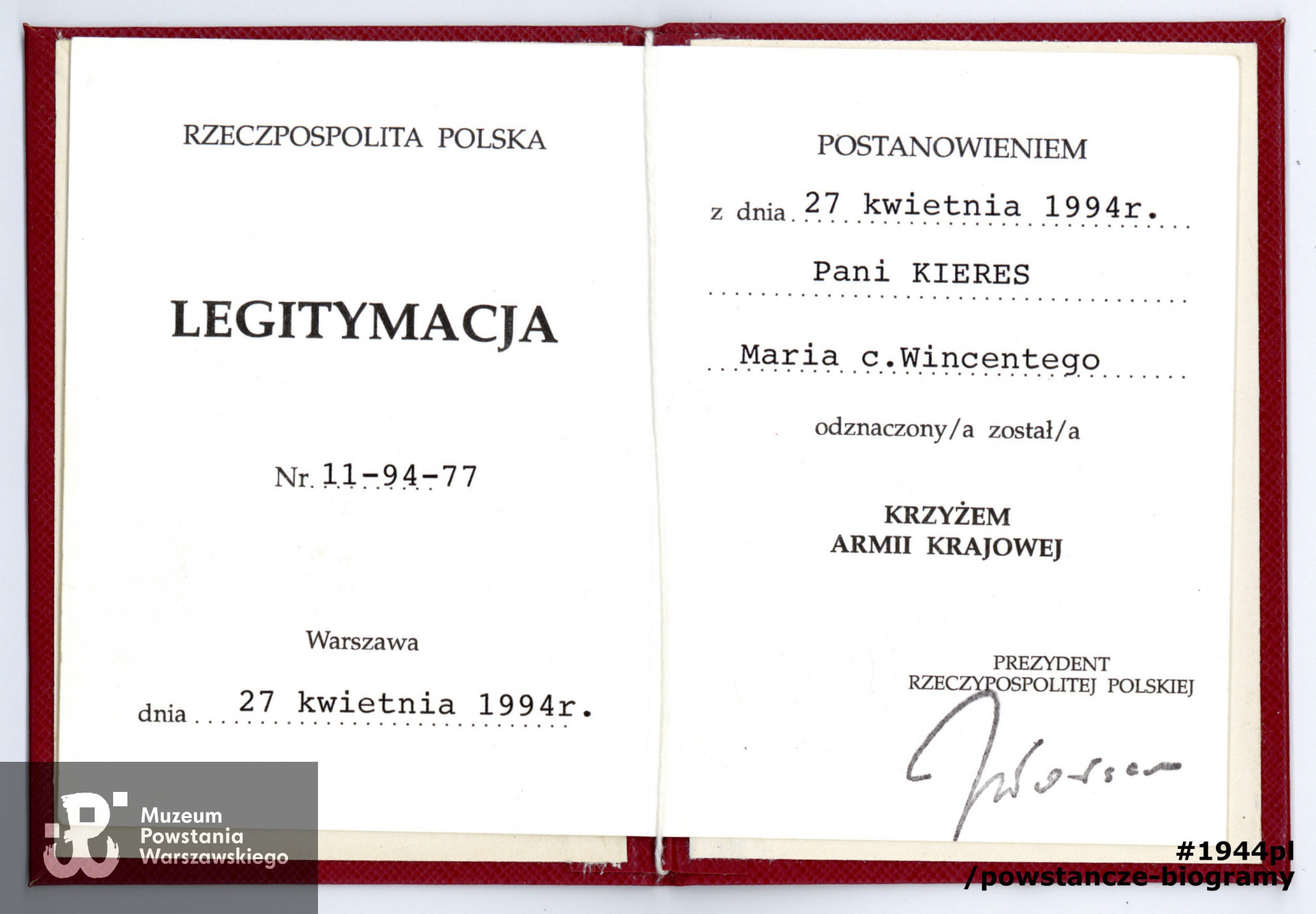Krzyż Armii Krajowej. Legitymacja odznaczeniowa wydana w kraju, po 1989 roku, na dokumencie widoczny podpis Prezydenta RP, Lecha Wałęsy. Ze zbiorów rodzinnych p. Joanny Kozłowskiej, córki